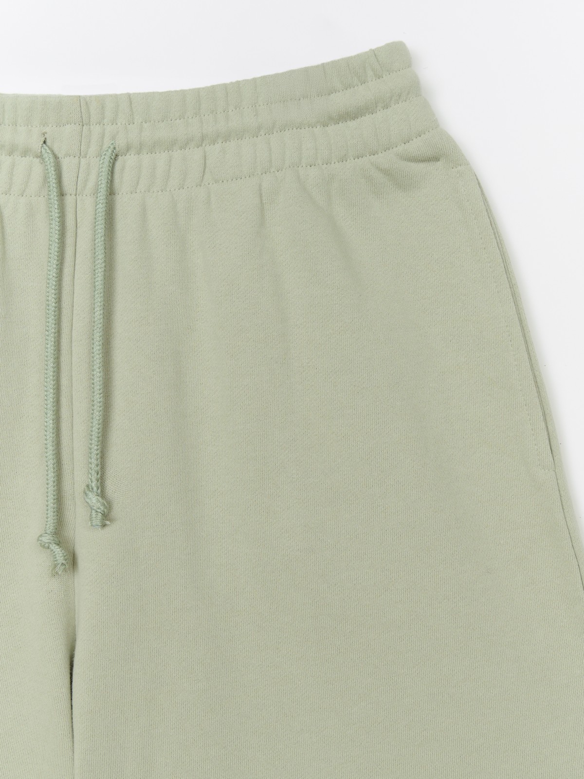 Трикотажные шорты с карманами