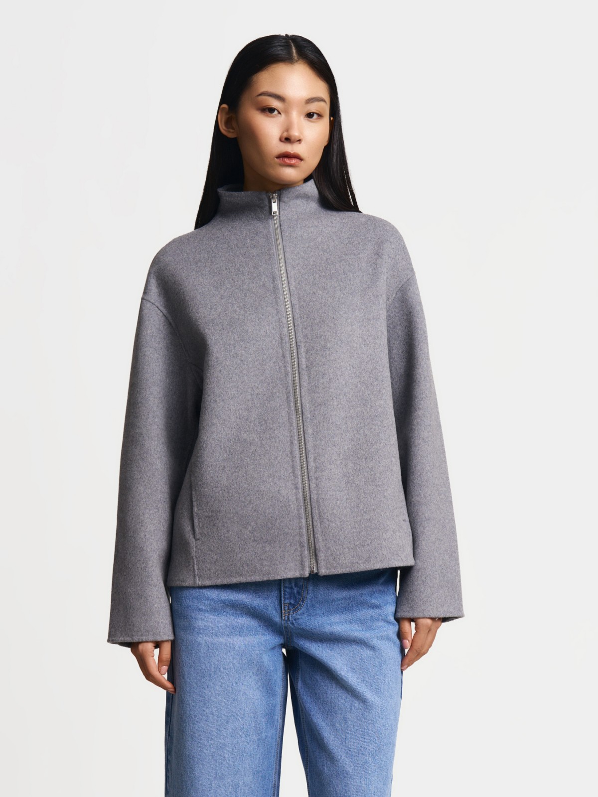 Короткая куртка на молнии