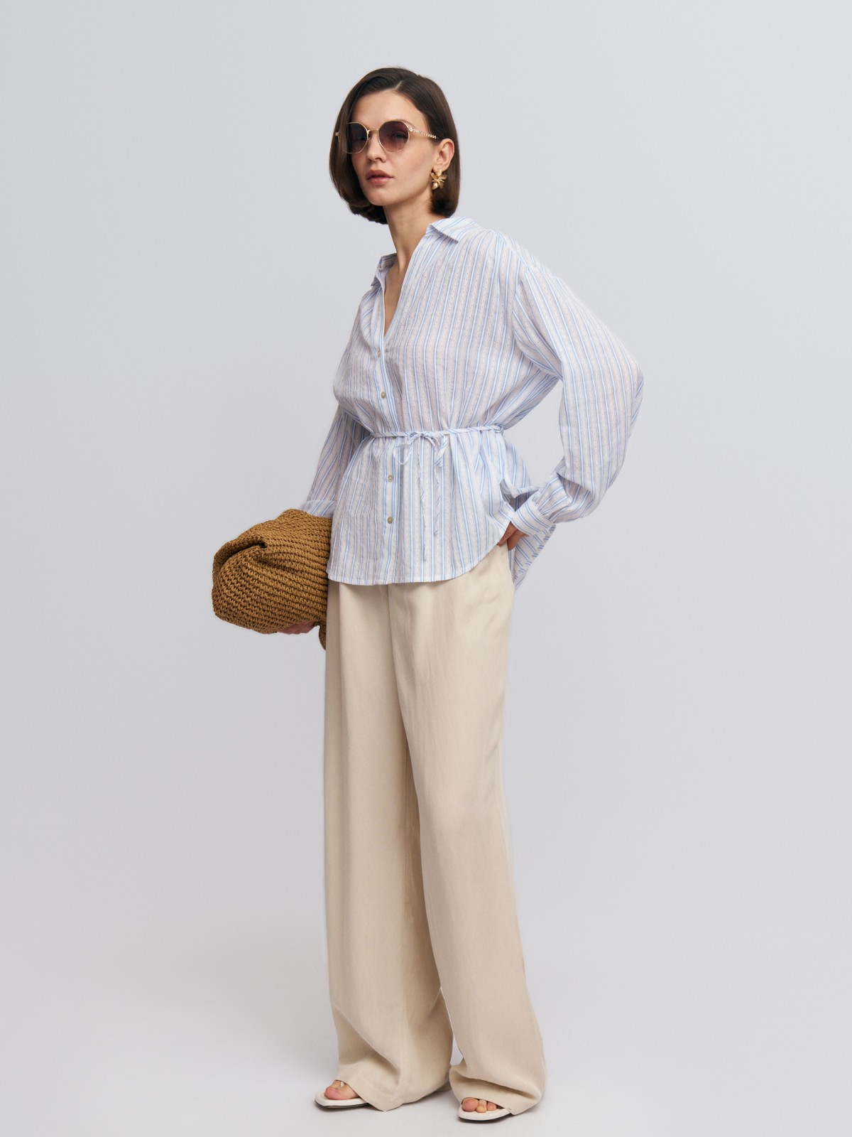 Брюки прямого фасона с защипами