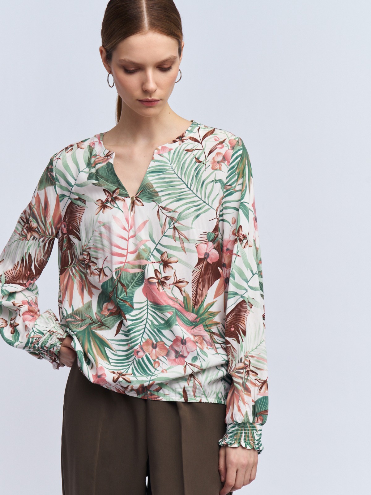 Блузка из вискозы на резинке с принтом
