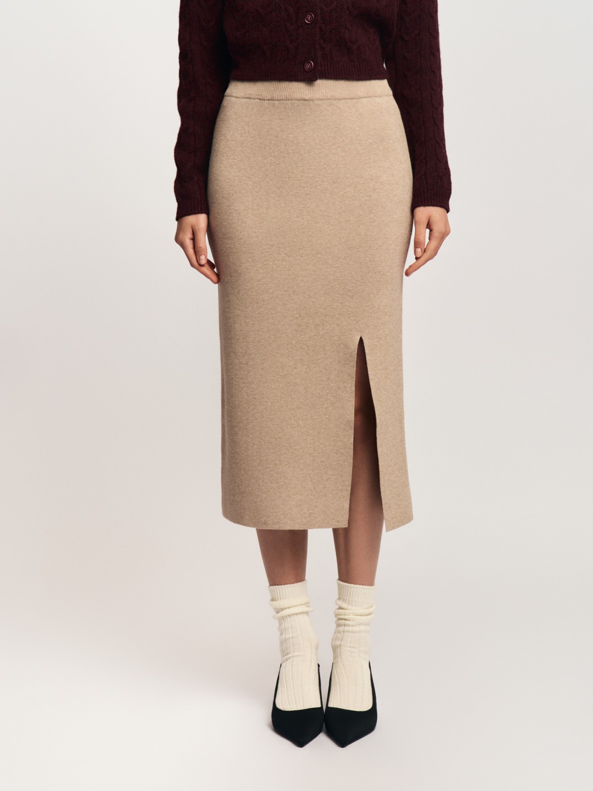 Трикотажная юбка-карандаш с разрезом