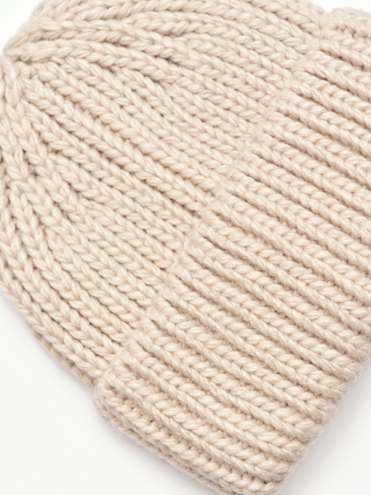 Вязаная шапка-бини с шерстью