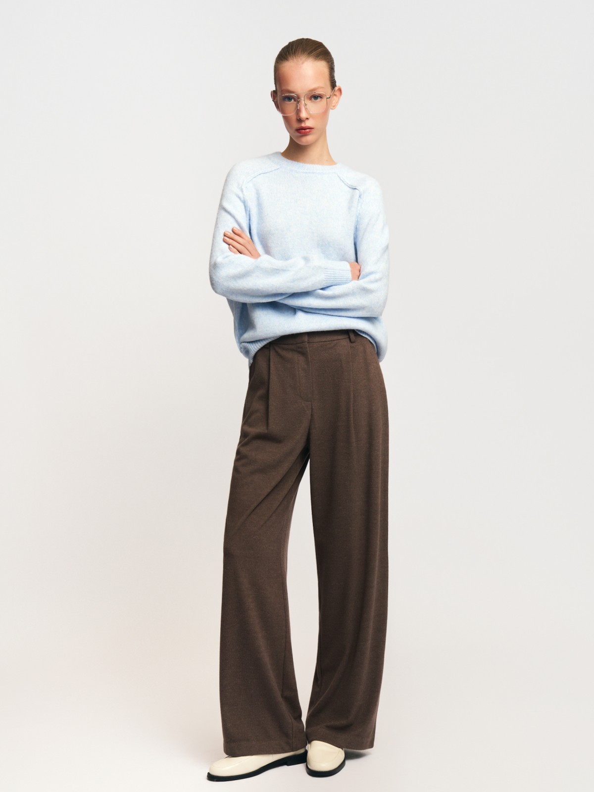 Офисные прямые брюки с защипами