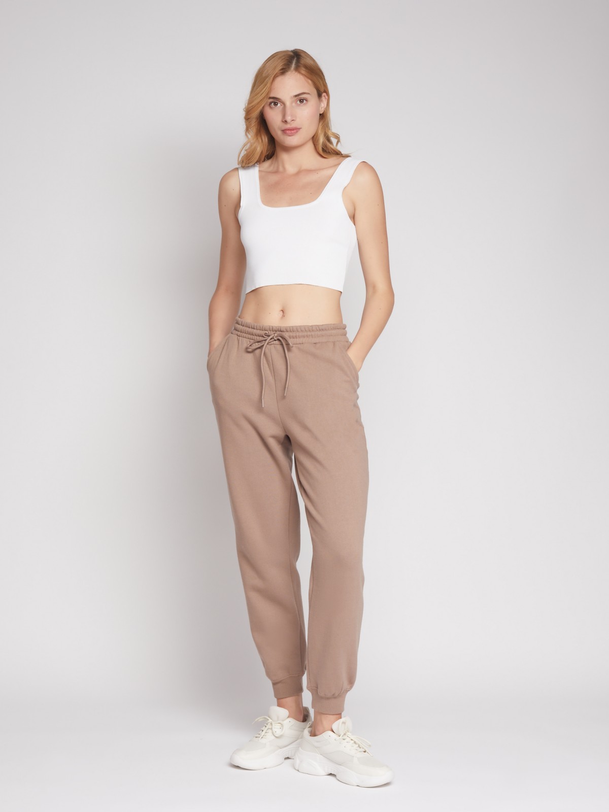 Брюки-джоггеры в спортивном стиле