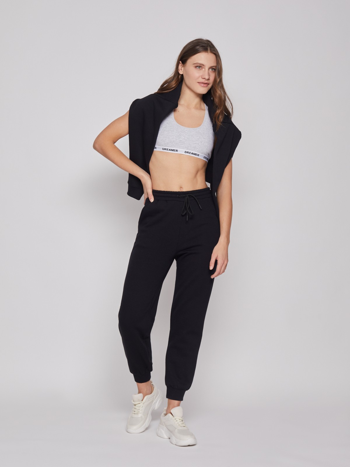 Брюки-джоггеры в спортивном стиле