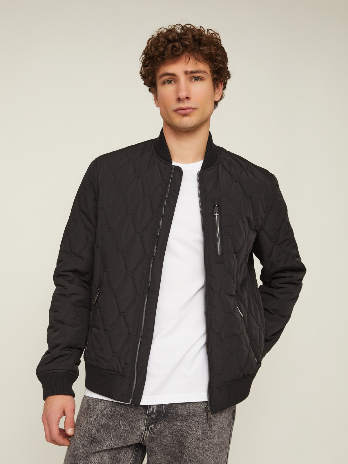 Утеплённая стёганая куртка-бомбер с воротником-стойкой zolla 014135139064, цвет черный, размер M