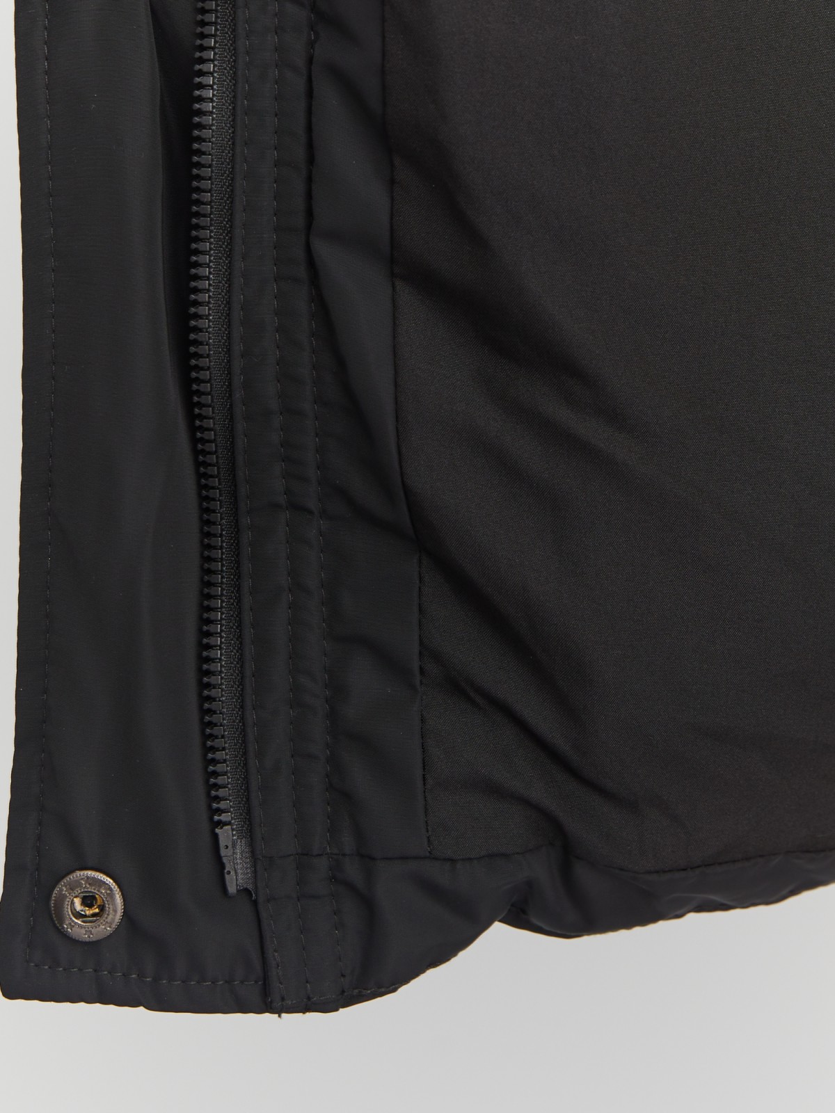 Тёплая стёганая куртка с капюшоном и внутренними манжетами-риб zolla 023345102064, цвет черный, размер S - фото 5