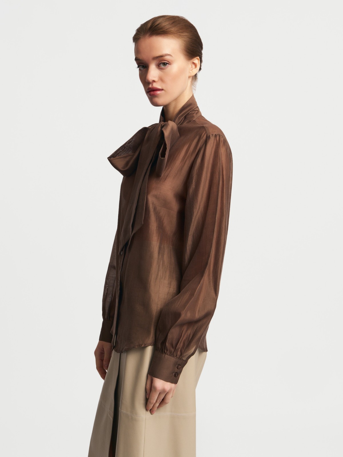 Блузка-рубашка с бантом