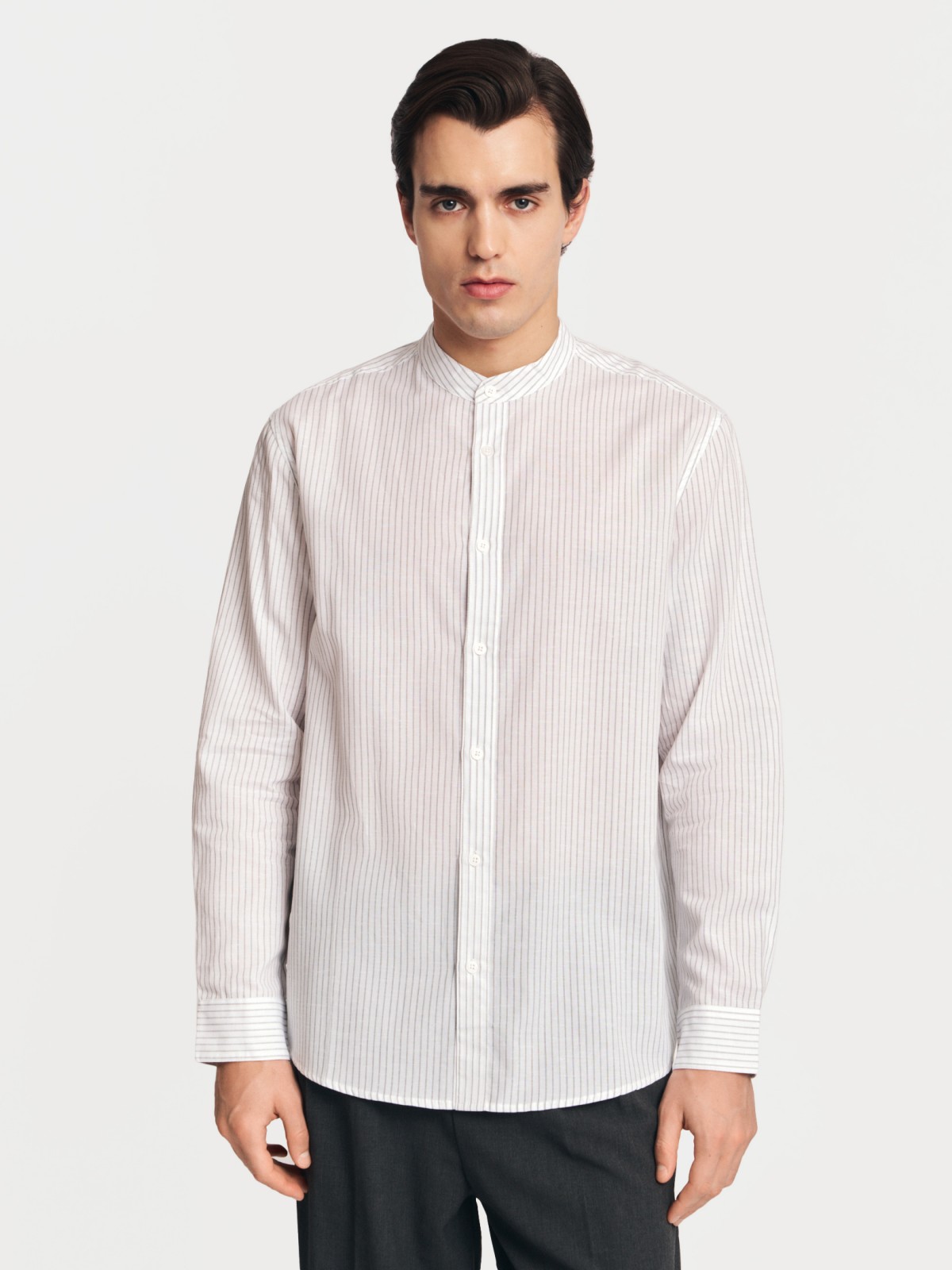 Льняная рубашка с воротником-стойкой