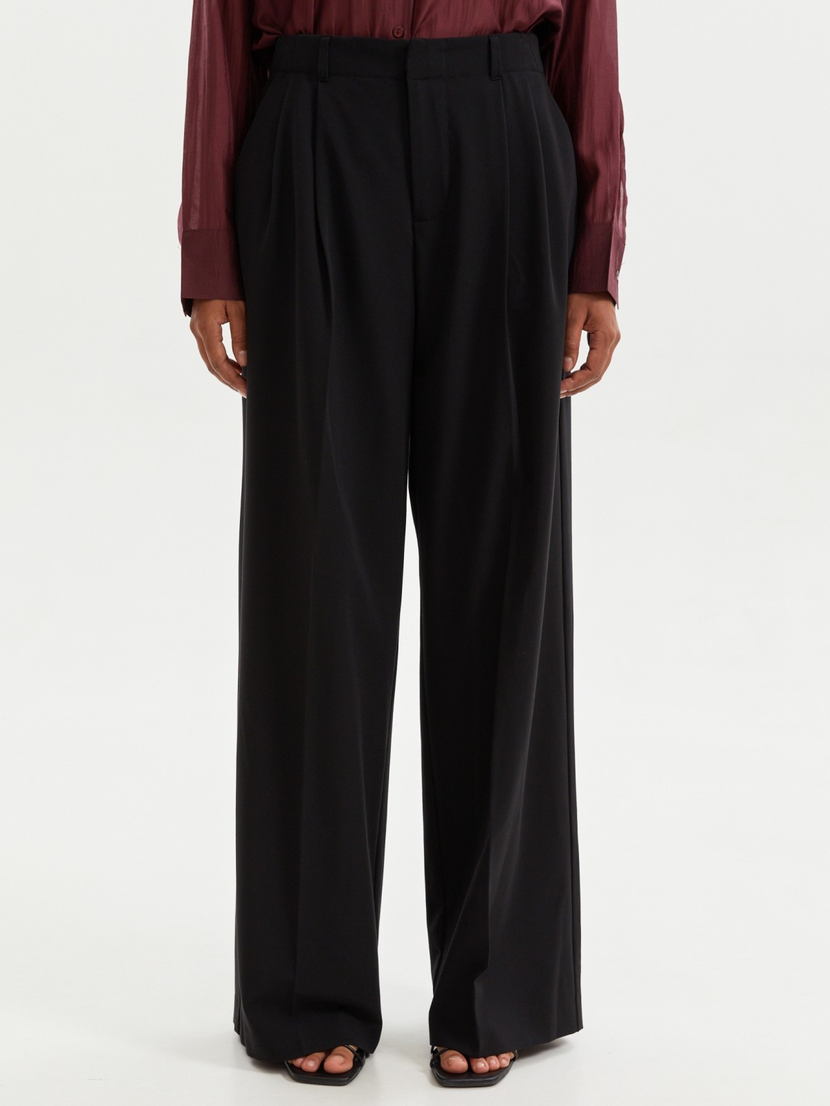 Широкие брюки на резинке со стрелками