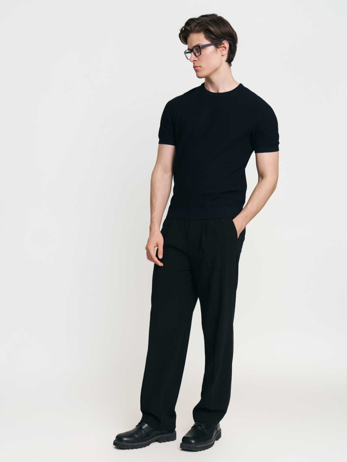 Брюки силуэта Comfort на резинке со стрелками