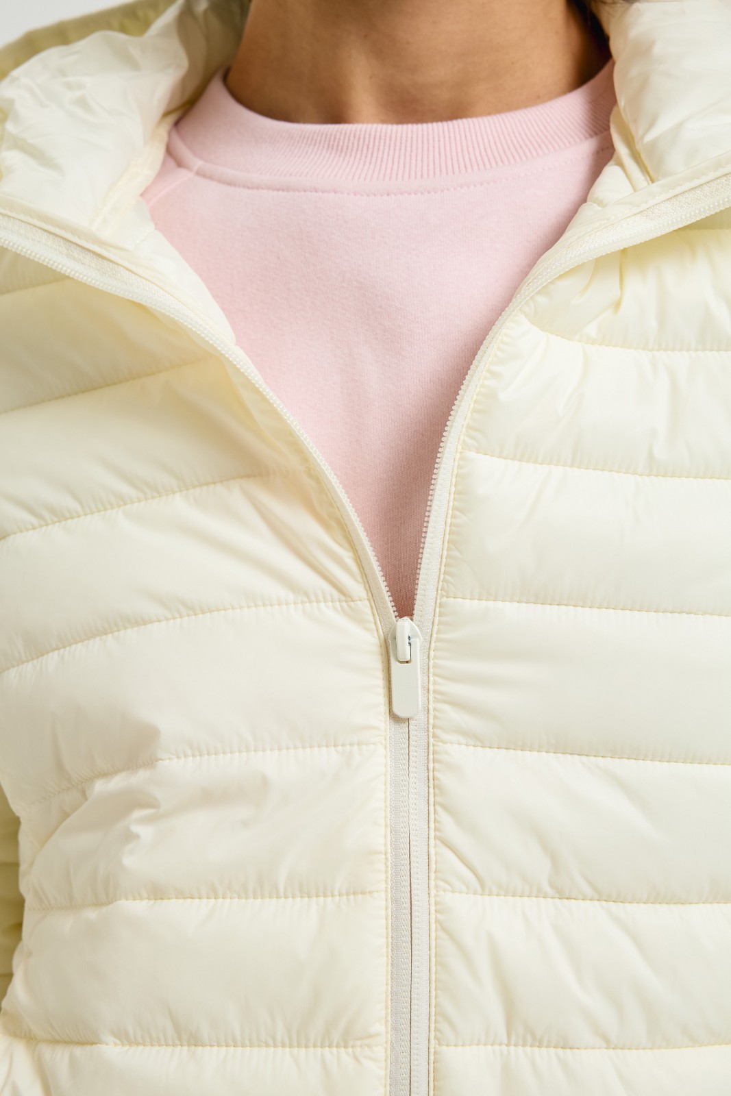 Тёплая стёганая куртка с капюшоном