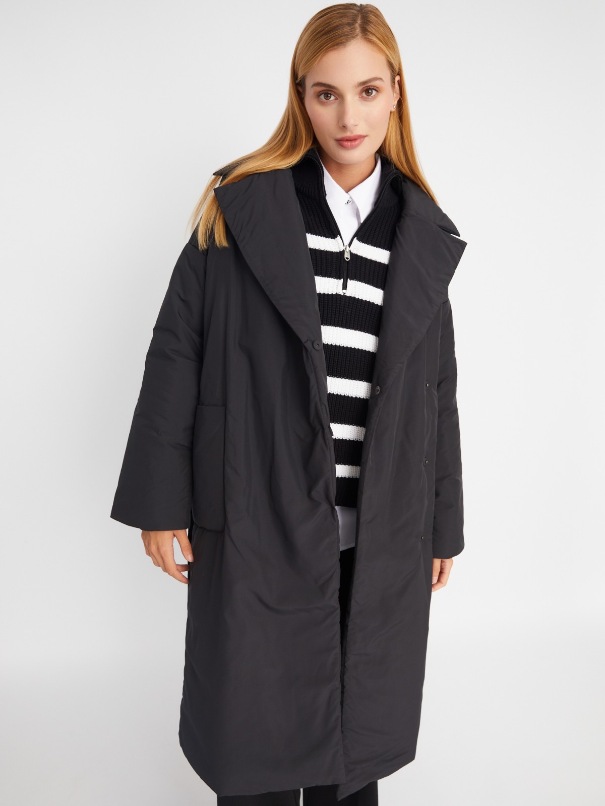 Тёплое пальто оверсайз силуэта на синтепоне с отложным воротником и поясом zolla 023335297244, цвет черный, размер L - фото 1