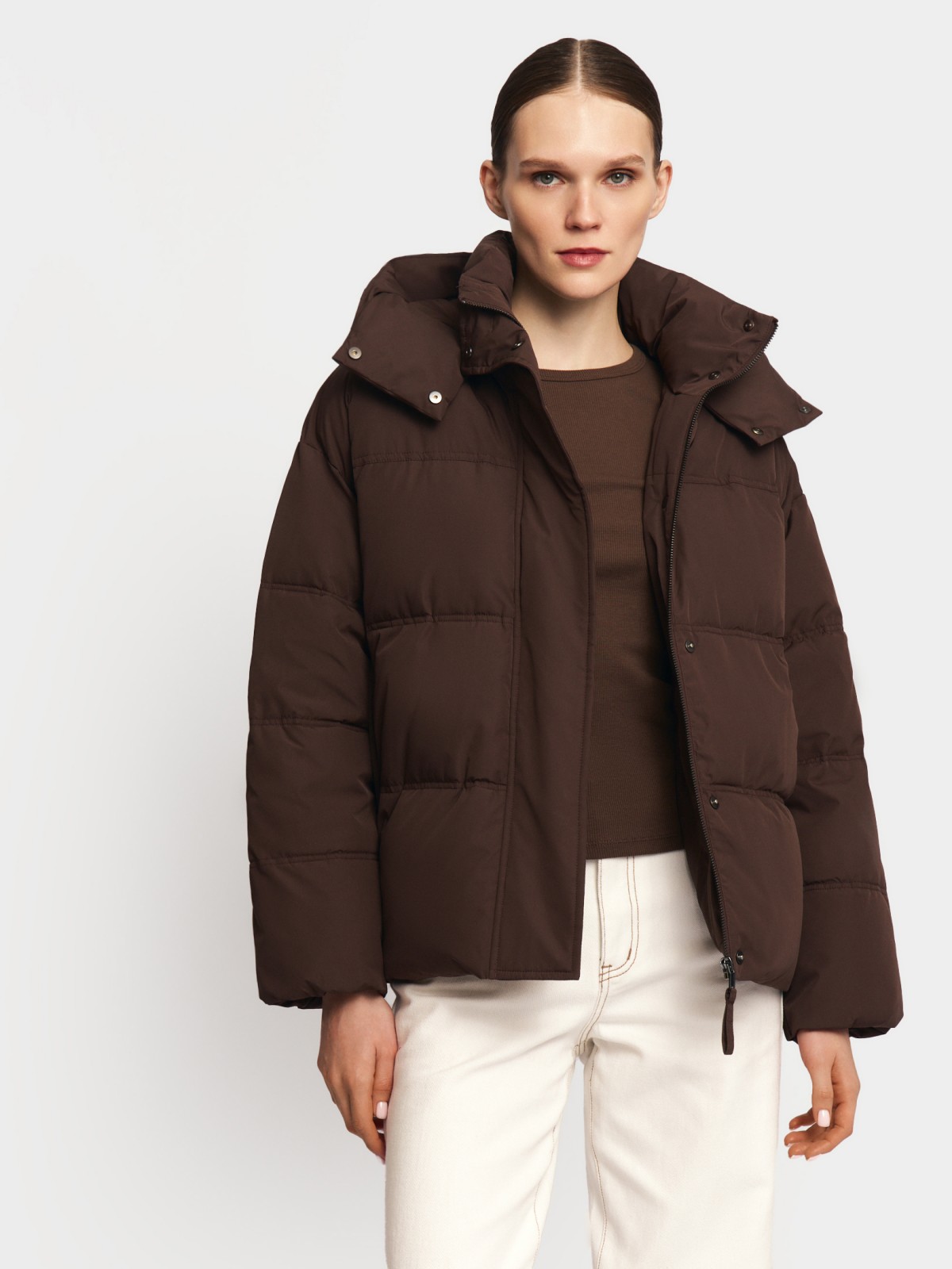 Тёплая укороченная куртка оверсайз с капюшоном