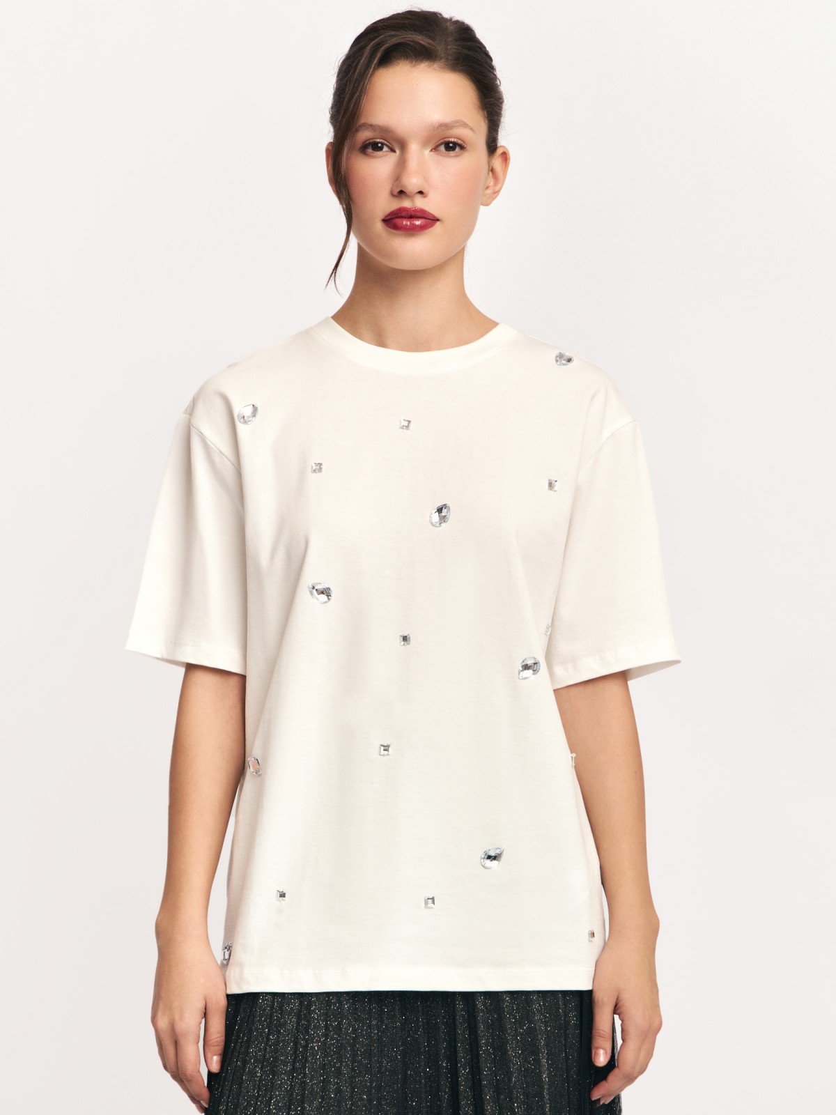 Футболка из хлопка со стразами