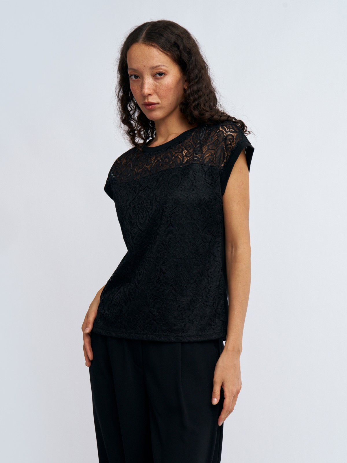 Кружевной топ с коротким рукавом