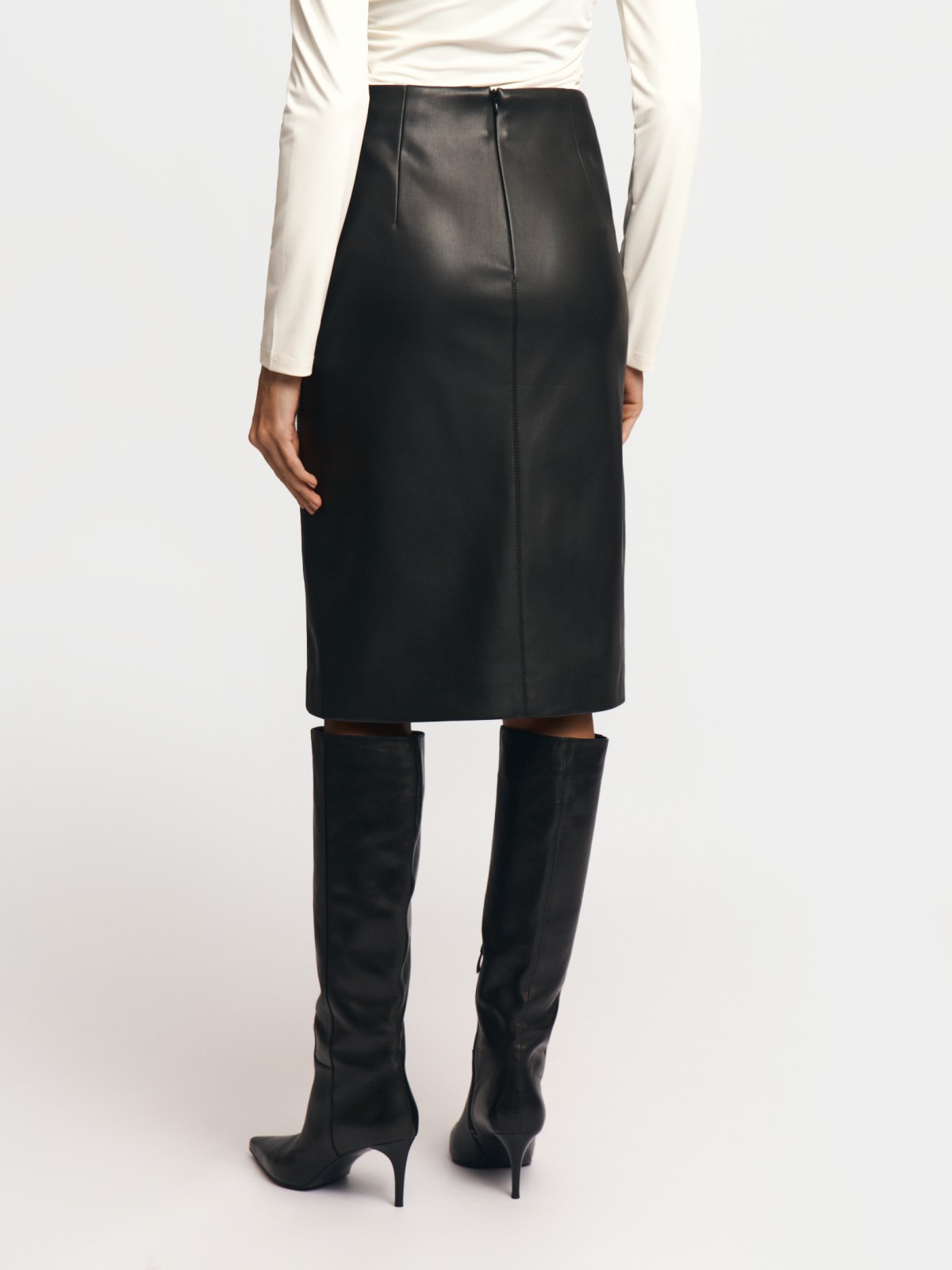 Юбка-карандаш из экокожи с разрезом