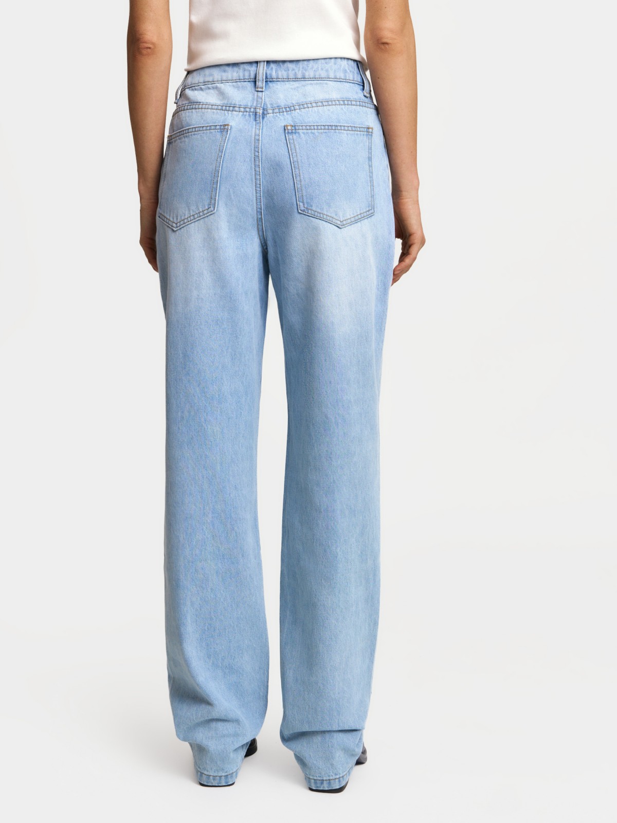 Джинсы прямого силуэта с высокой посадкой