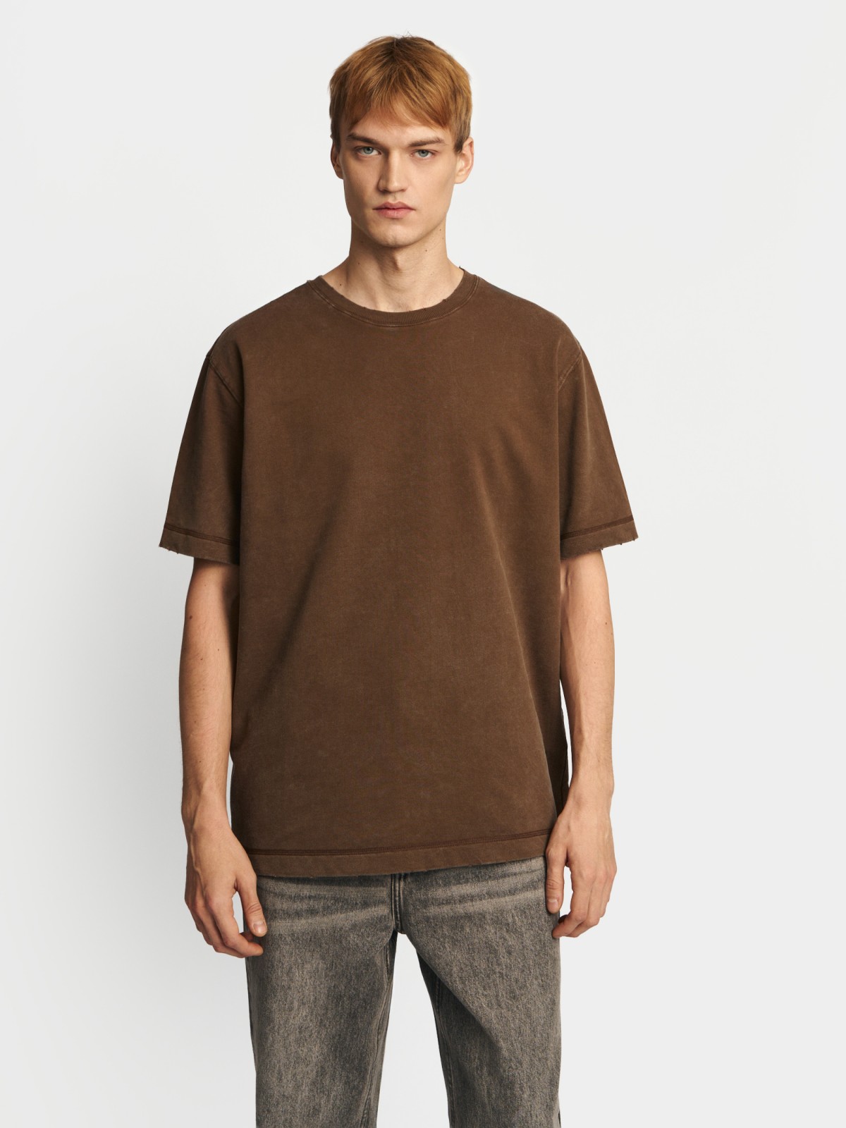 Однотонная базовая футболка из хлопка