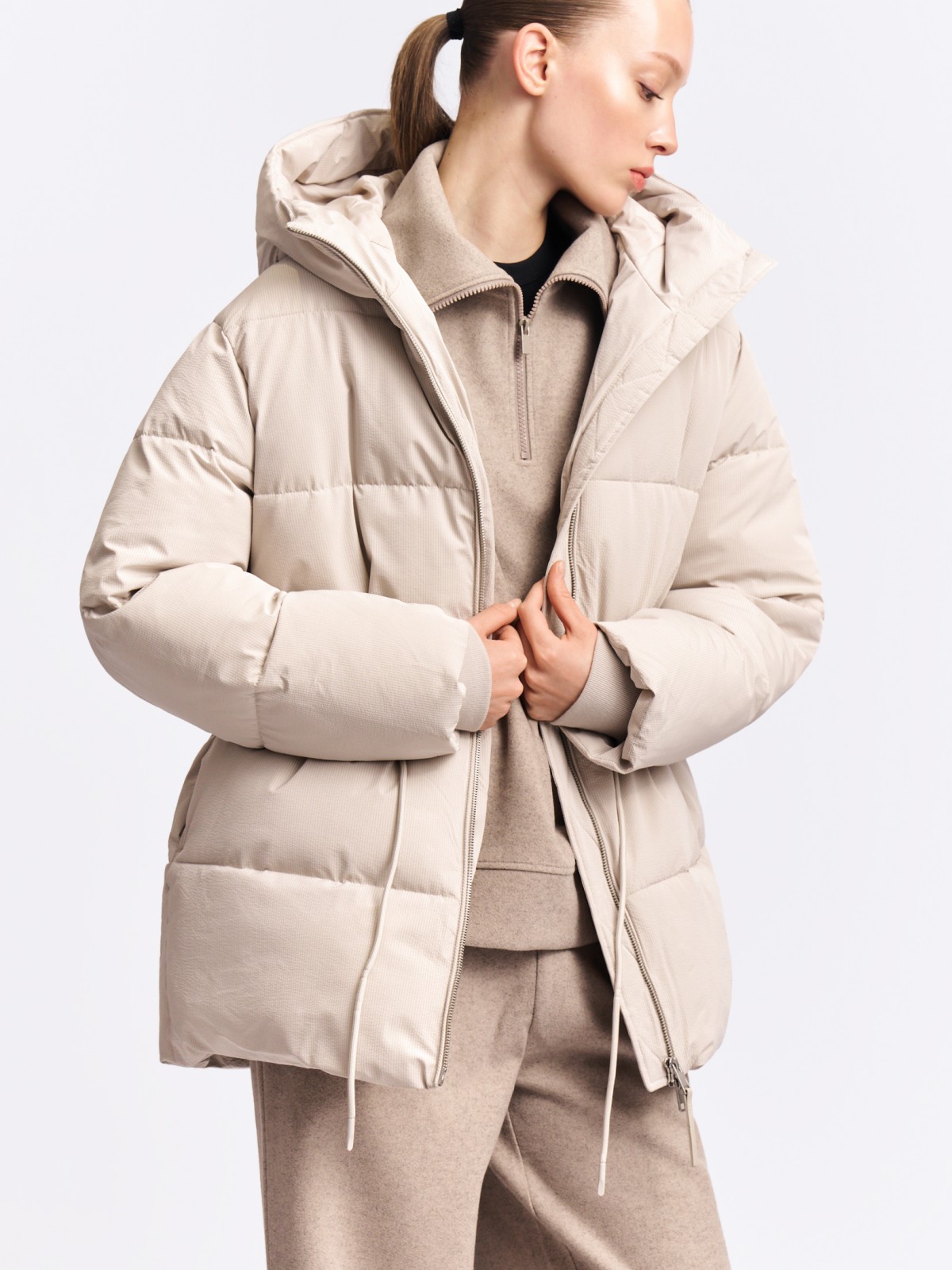 Тёплая куртка с капюшоном и кулиской