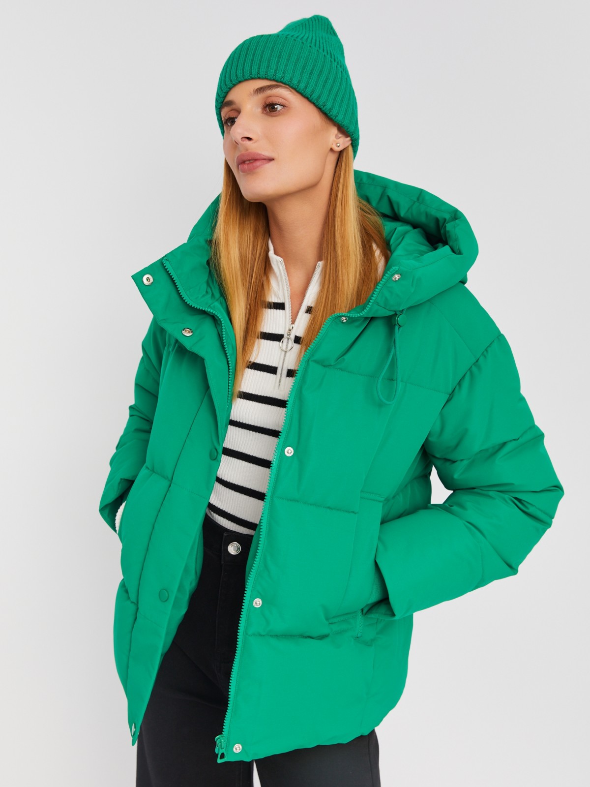 Тёплая стёганая куртка с капюшоном и удлинёнными внутренними манжетами zolla 023335112274, цвет зеленый, размер M