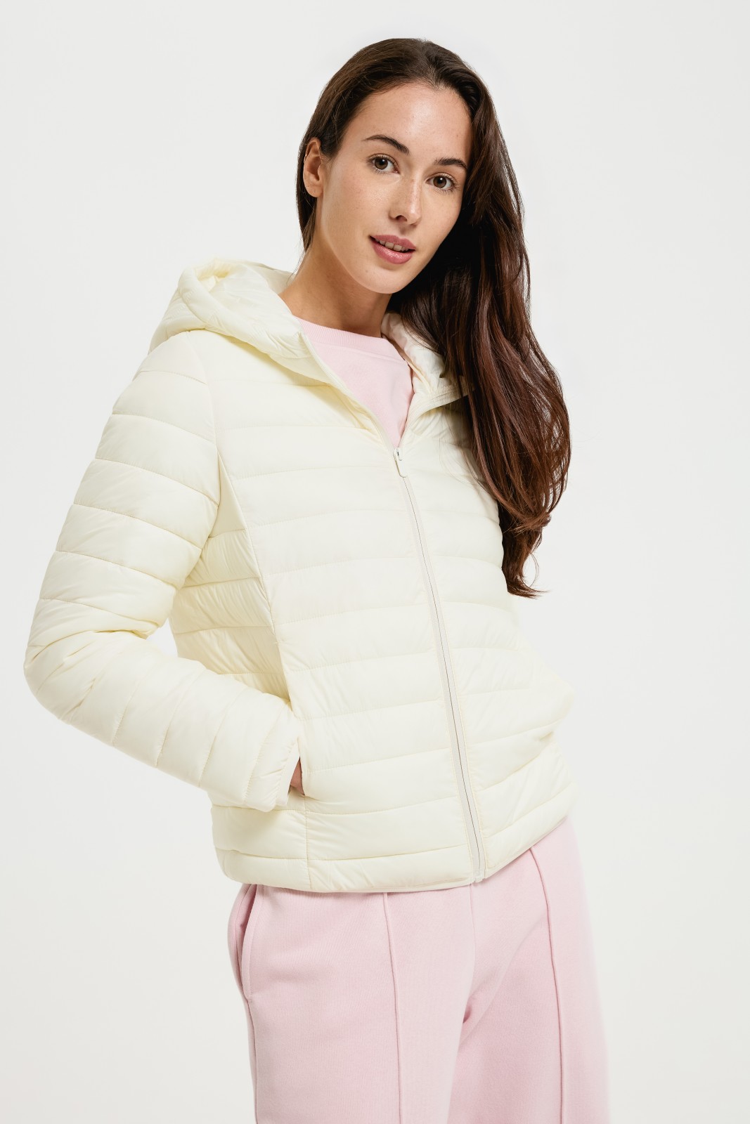 Тёплая стёганая куртка с капюшоном