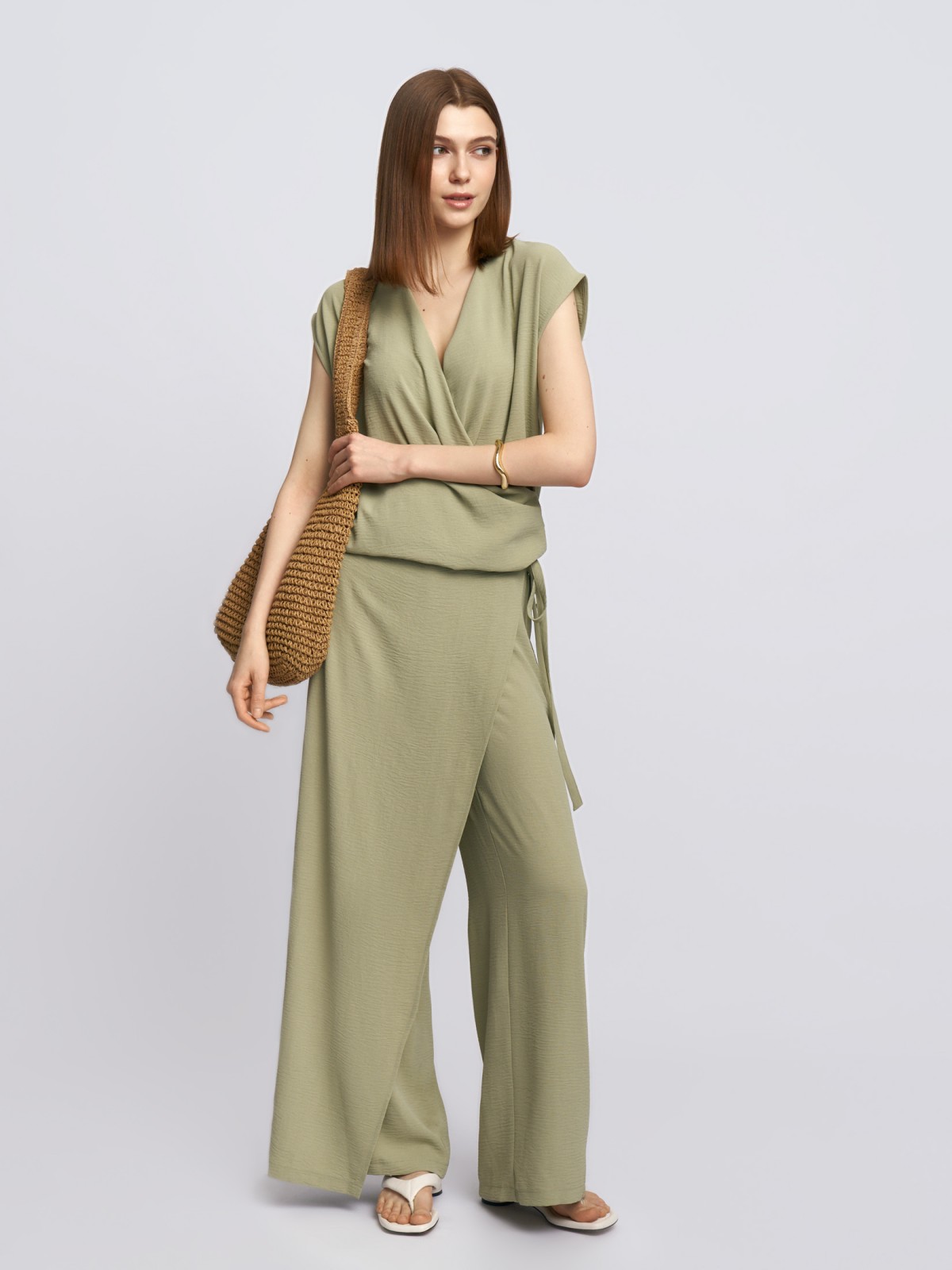 Брюки прямого силуэта с запахом 1499₽