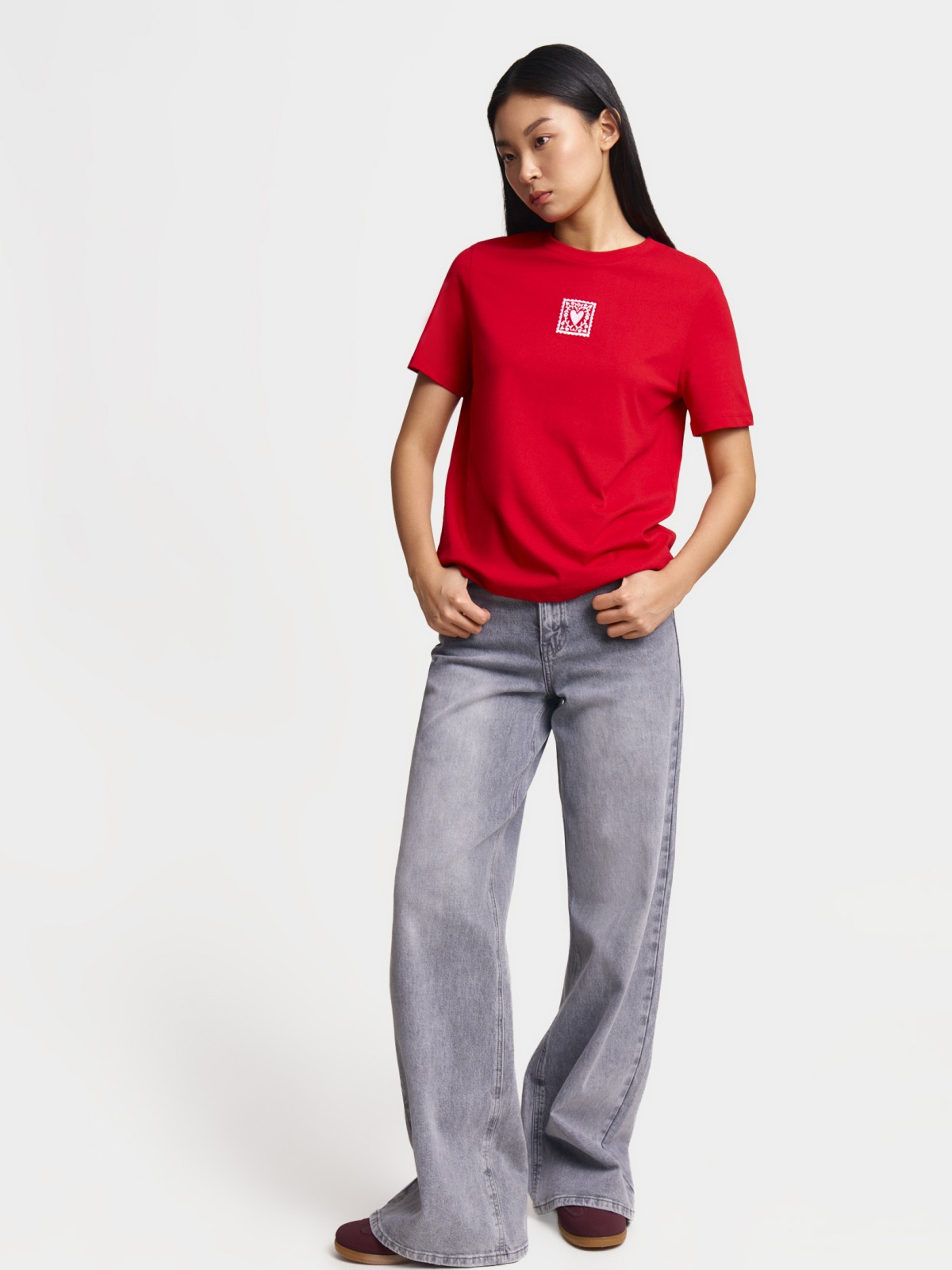 Трикотажная футболка из хлопка с вышивкой