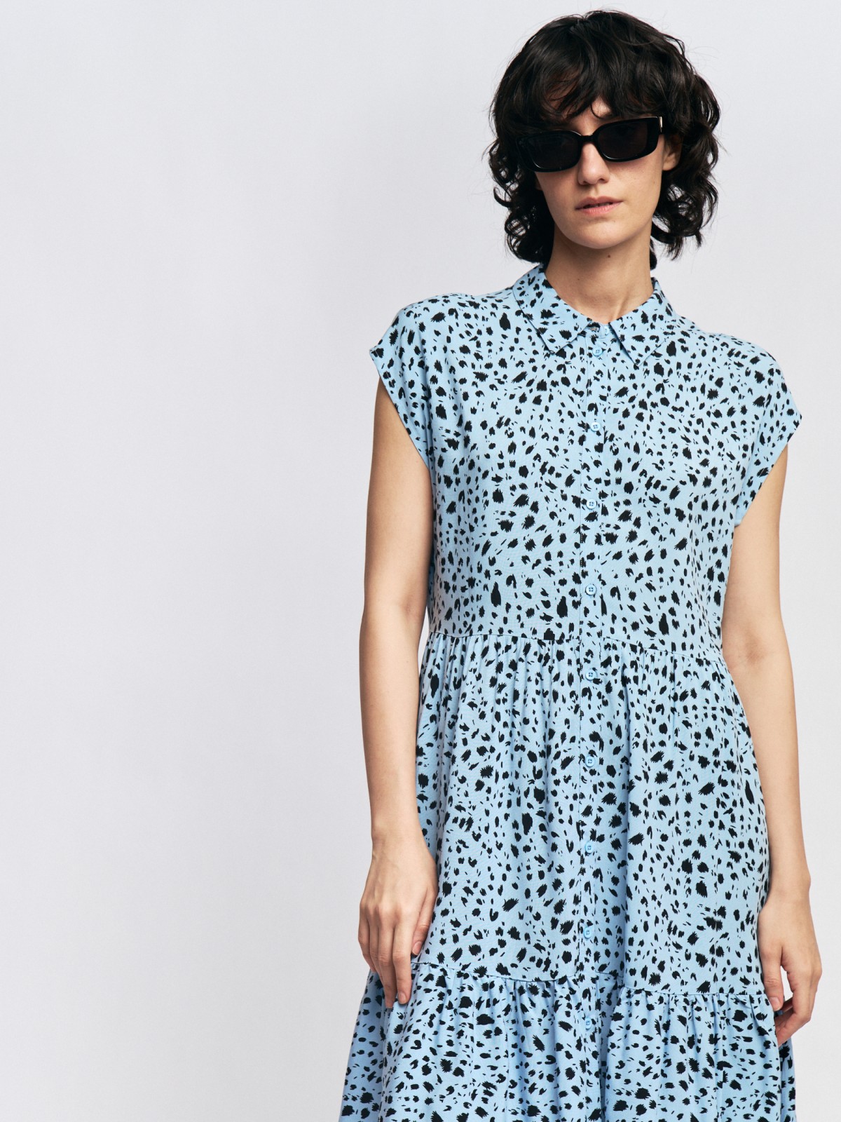 Ярусное платье-рубашка из вискозы с коротким рукавом