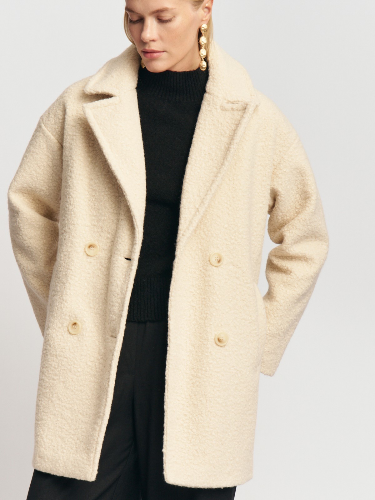 Тёплое двубортное оверсайз пальто