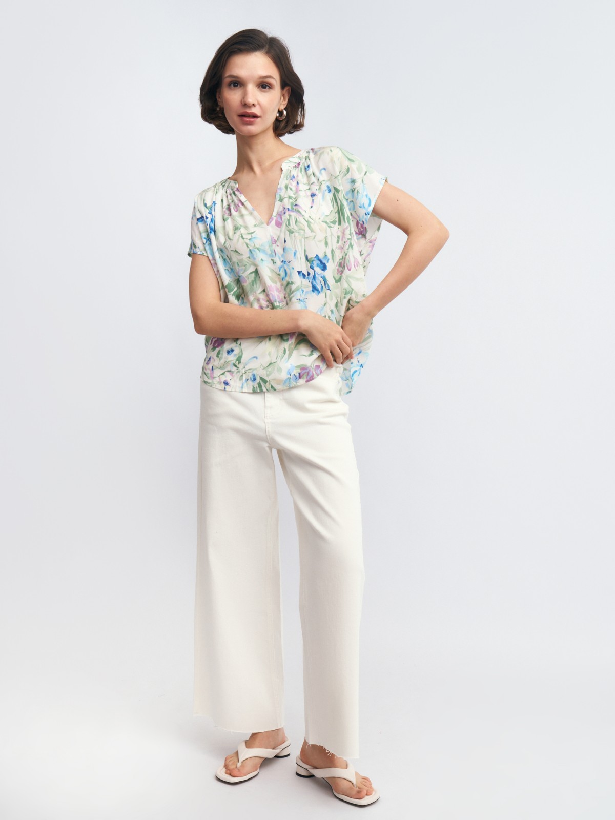 Блузка из вискозы с цветочным принтом