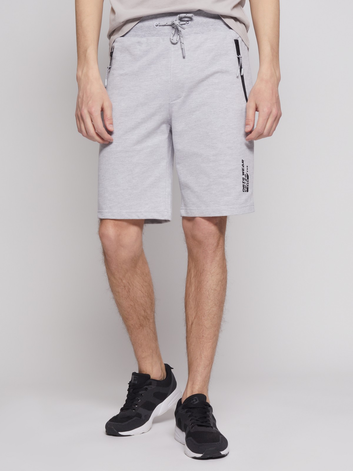 Трикотажные шорты в спортивном стиле