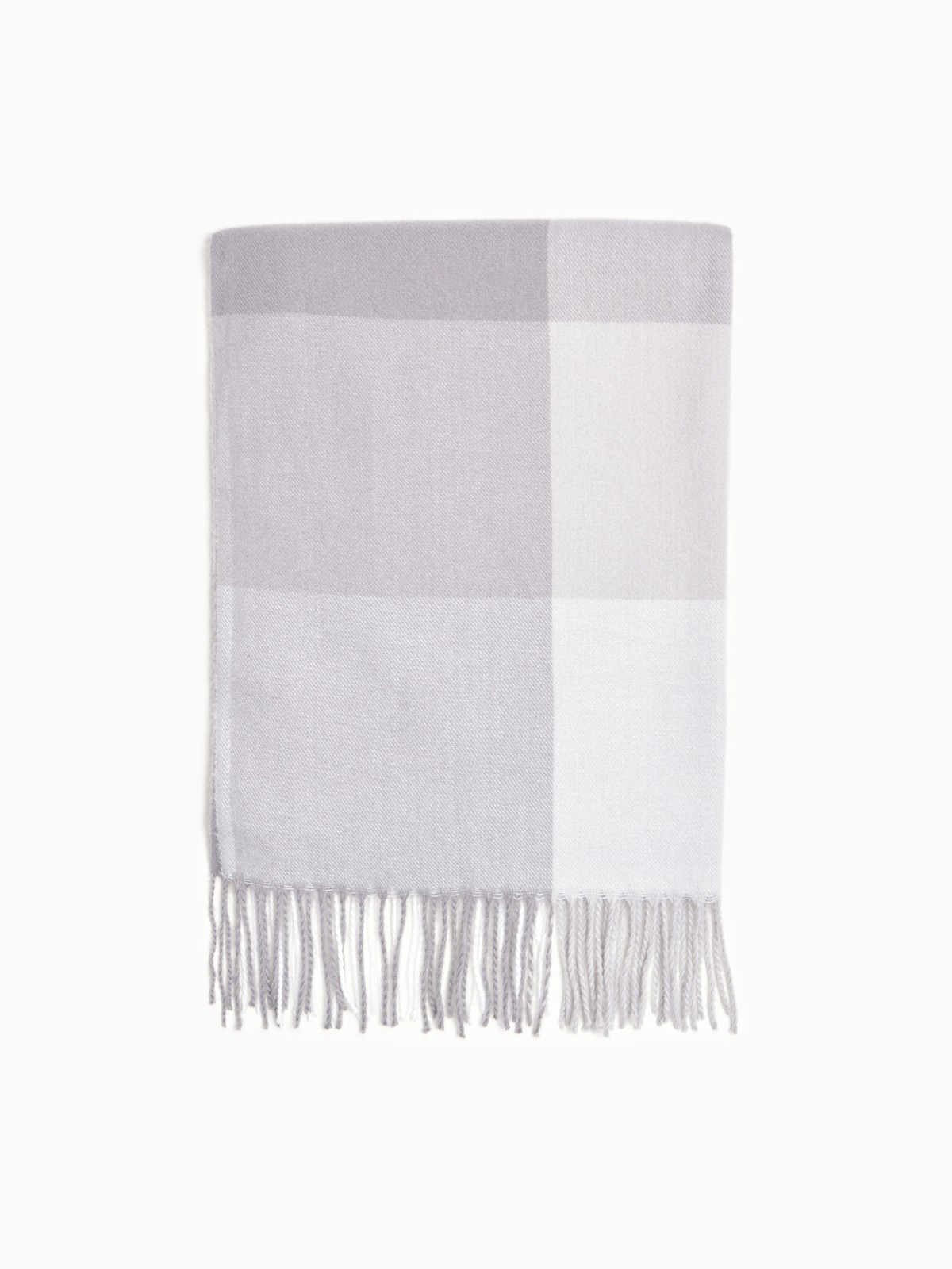 Тканевый шарф в клетку с бахромой