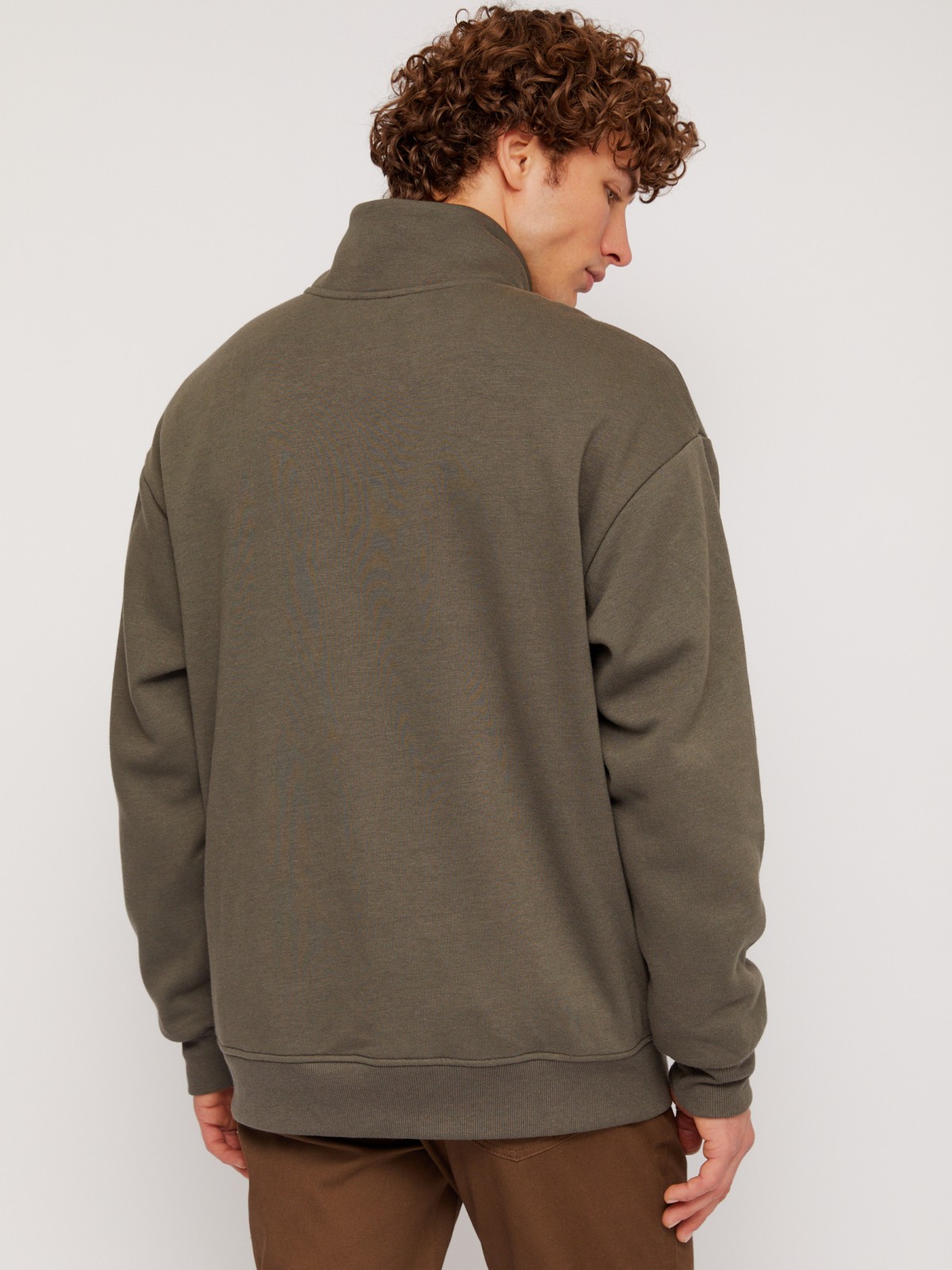 Утеплённый свитшот с воротником-стойкой на молнии