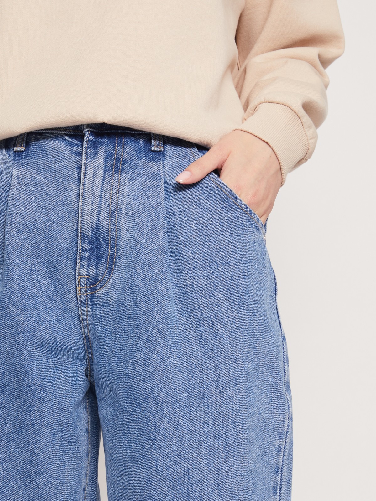 Джинсы силуэта Slouchy