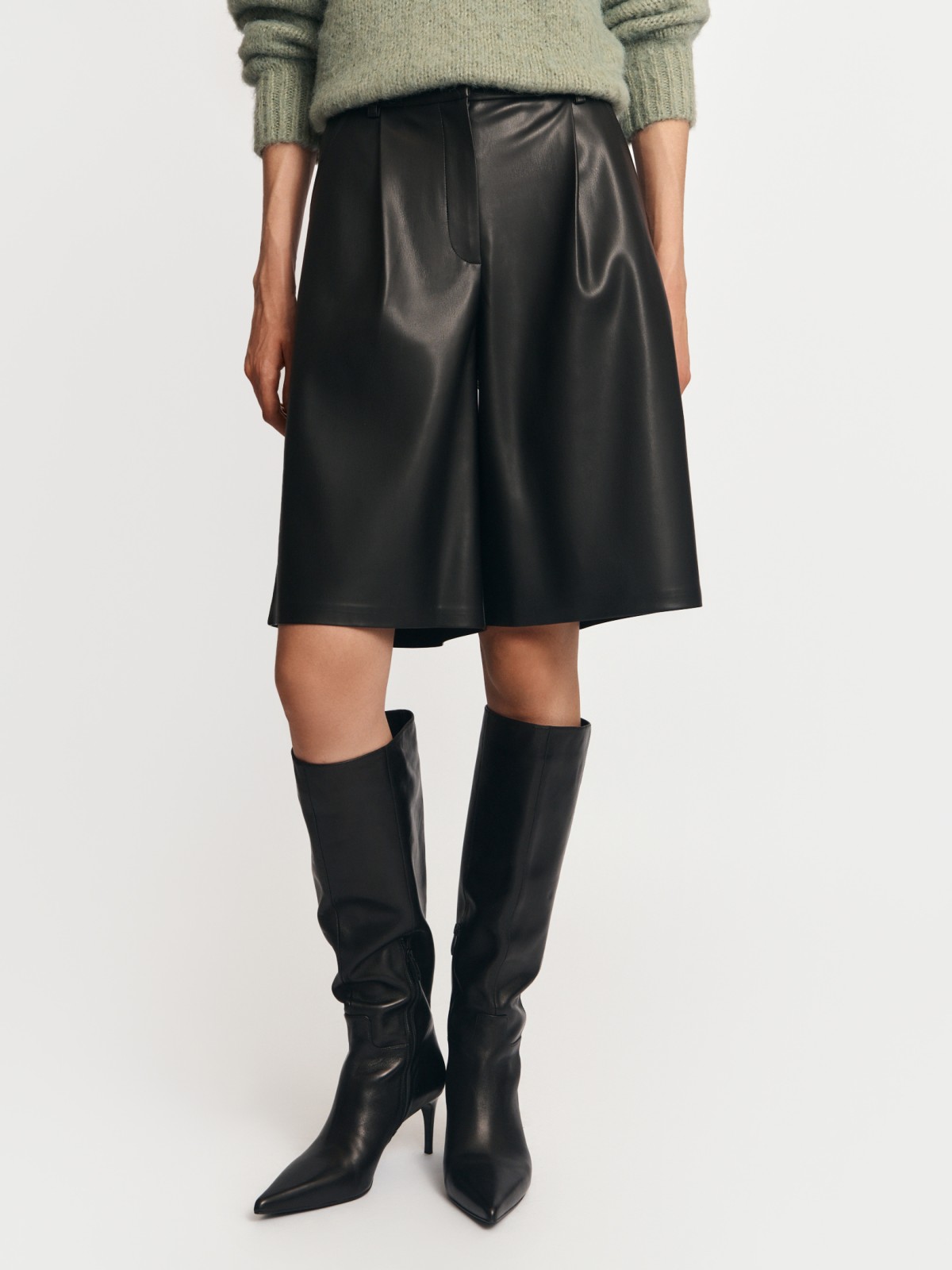 Удлинённые шорты из экокожи