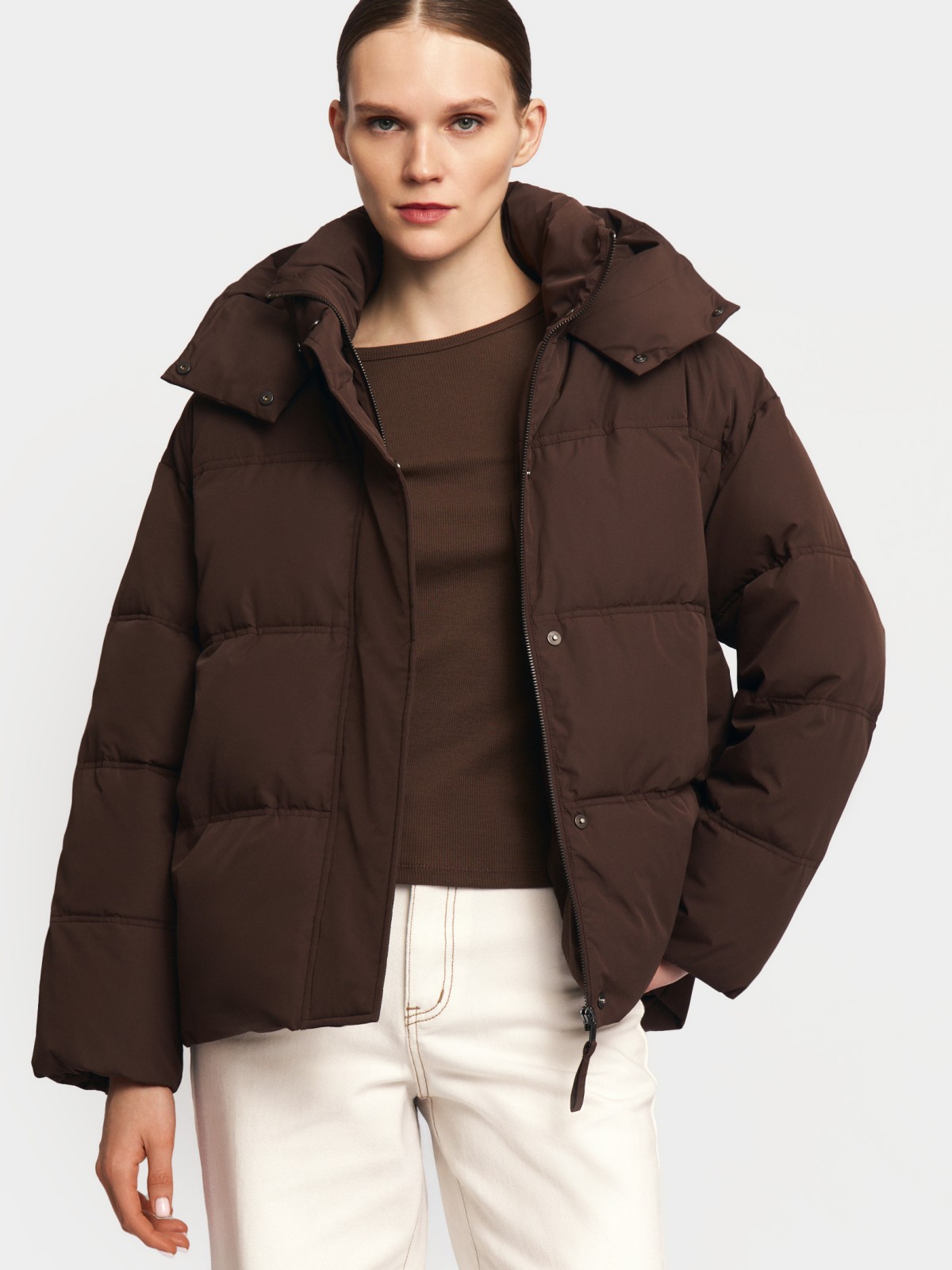 Тёплая укороченная куртка оверсайз с капюшоном