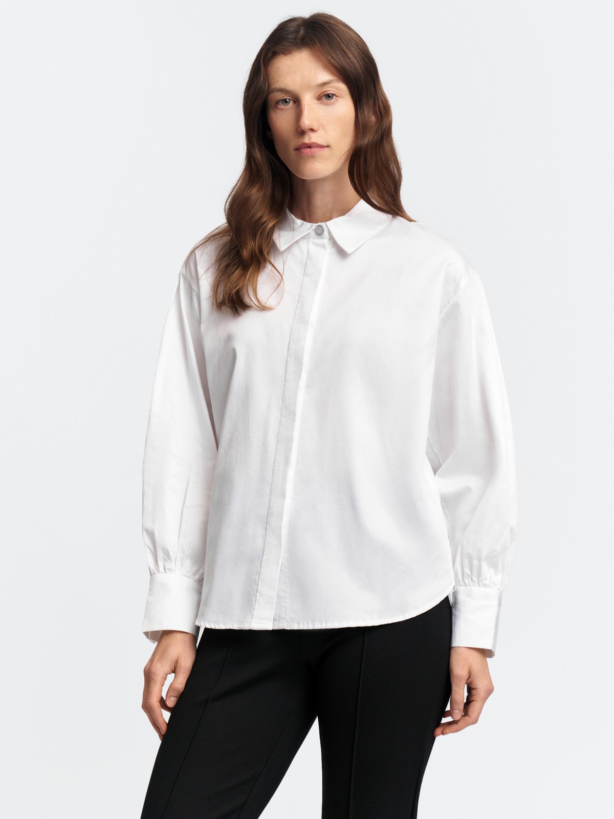 Офисная рубашка оверсайз силуэта из хлопка