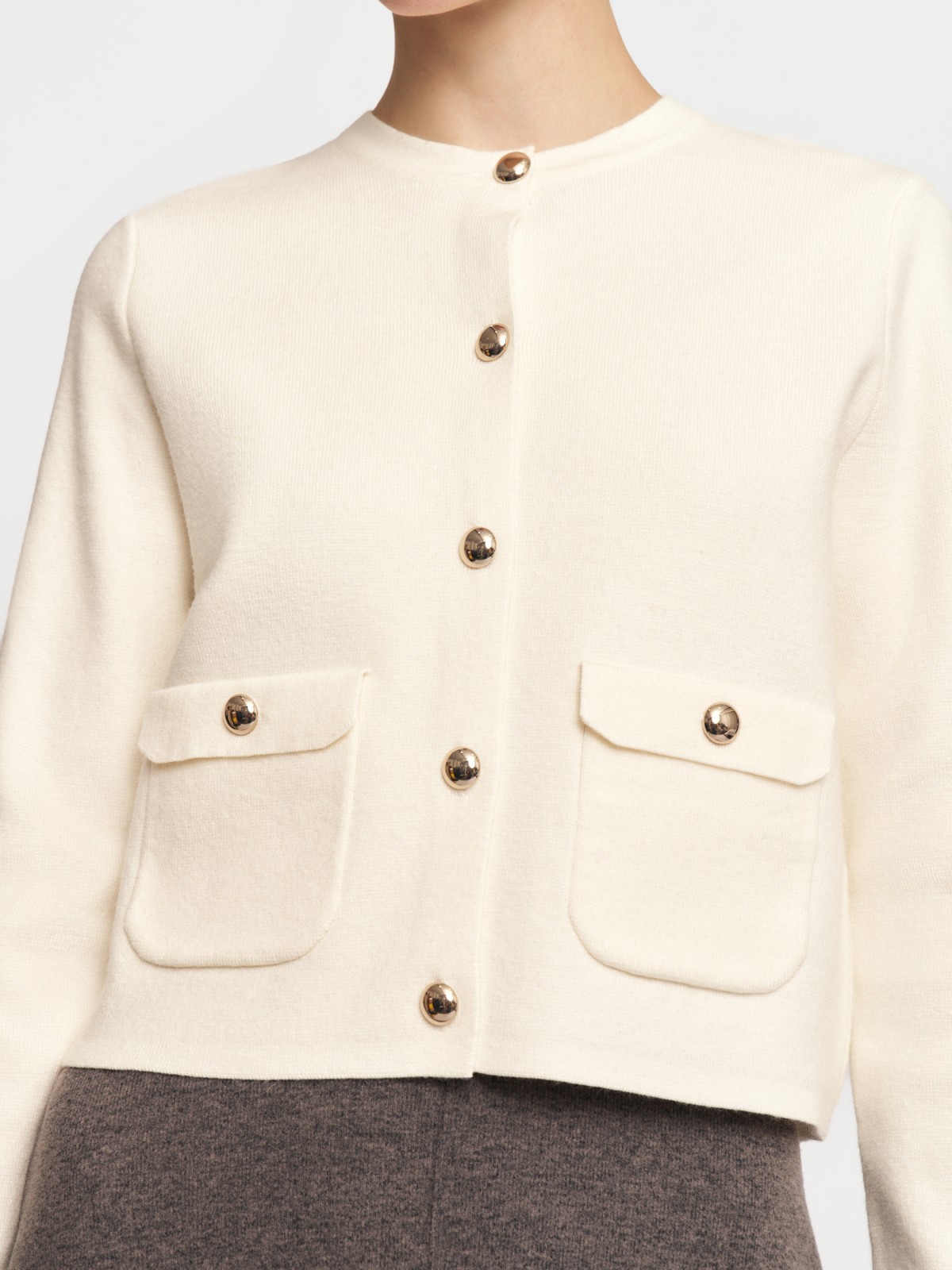 Короткий кардиган-жакет на пуговицах