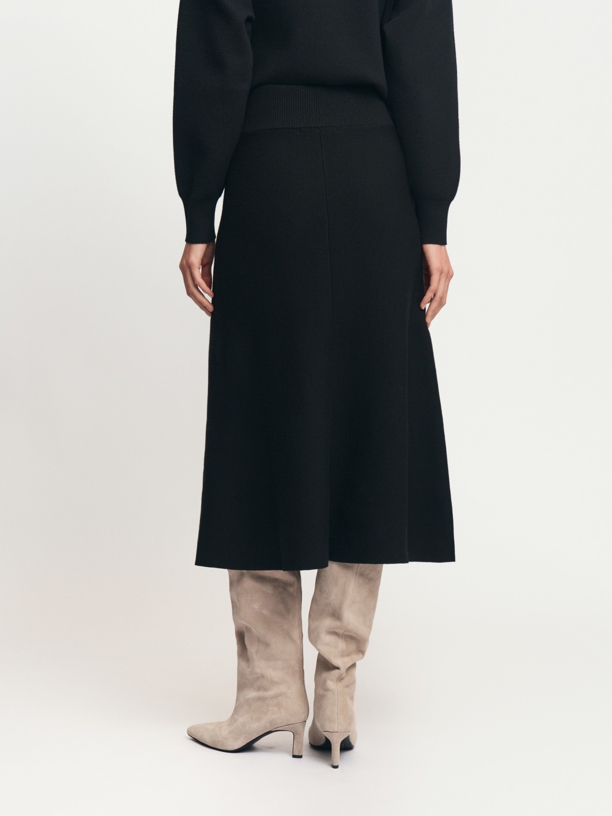 Трикотажная юбка миди