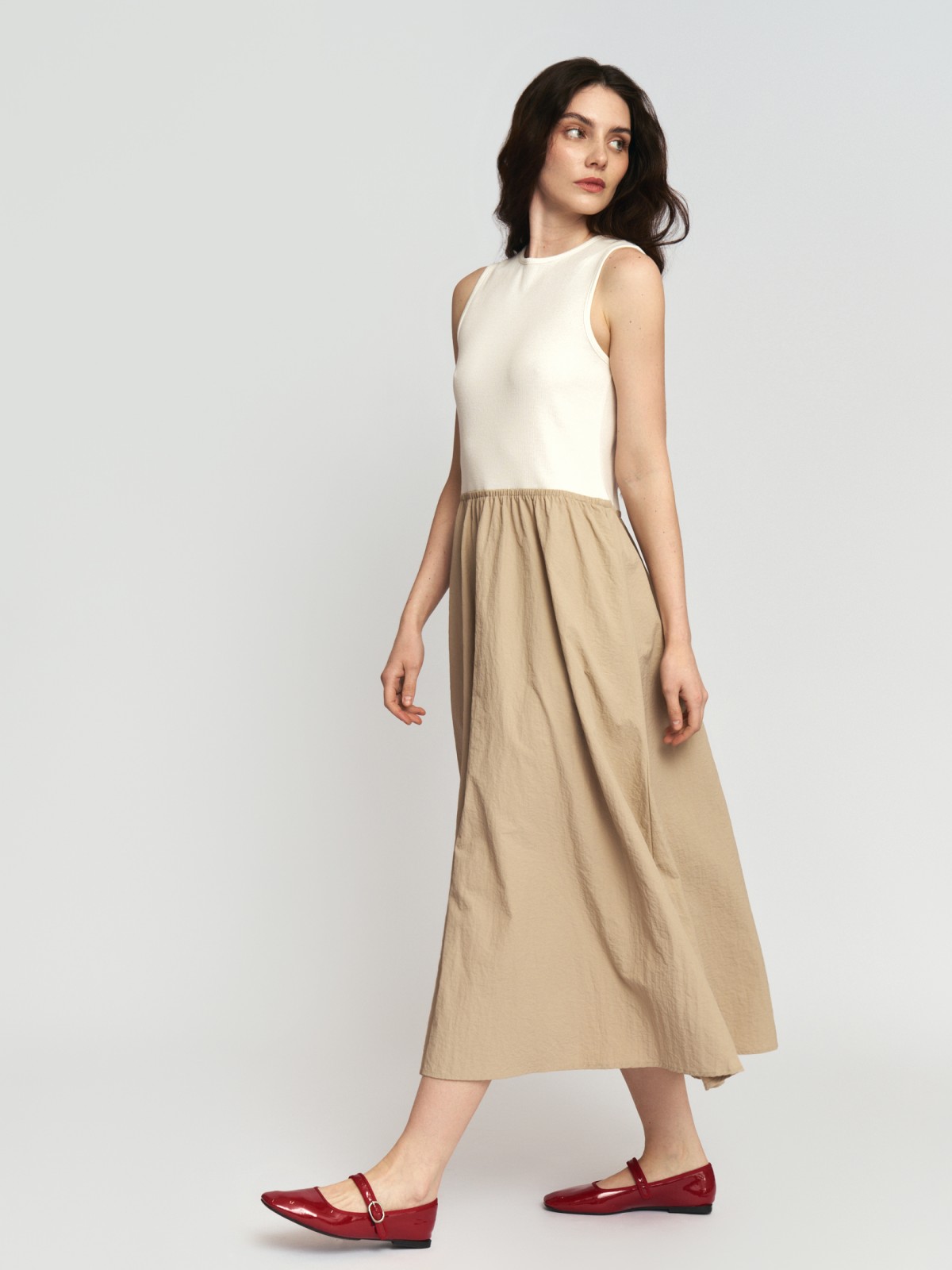 Комбинированное платье миди без рукавов