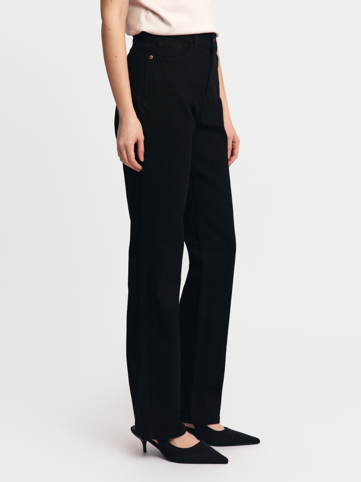 Джинсы прямого силуэта со средней посадкой