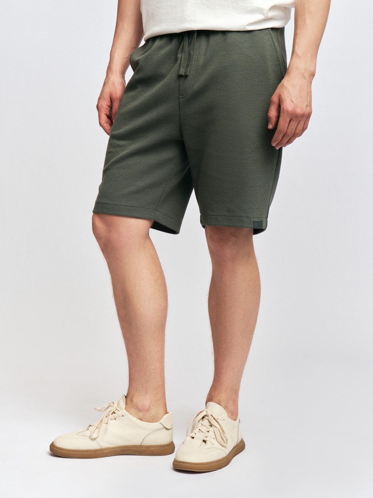 Трикотажные шорты на резинке