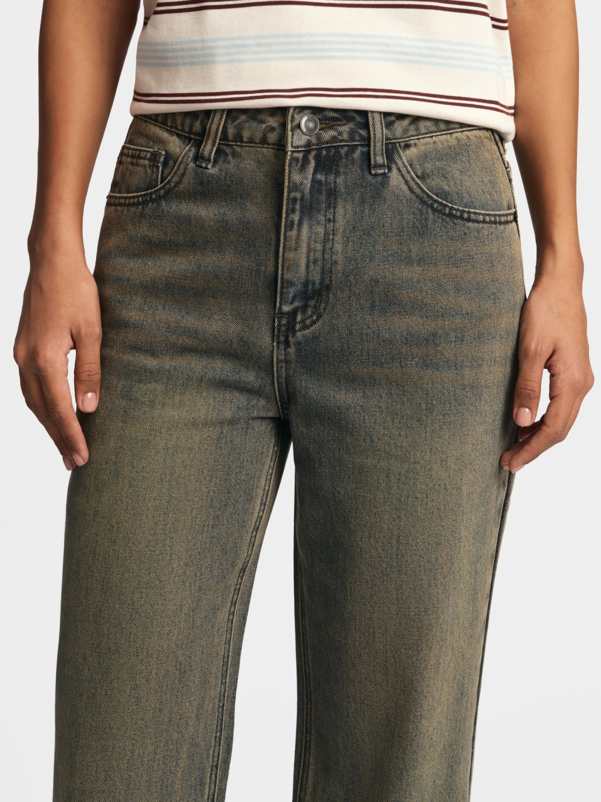 Джинсы прямого силуэта с высокой посадкой