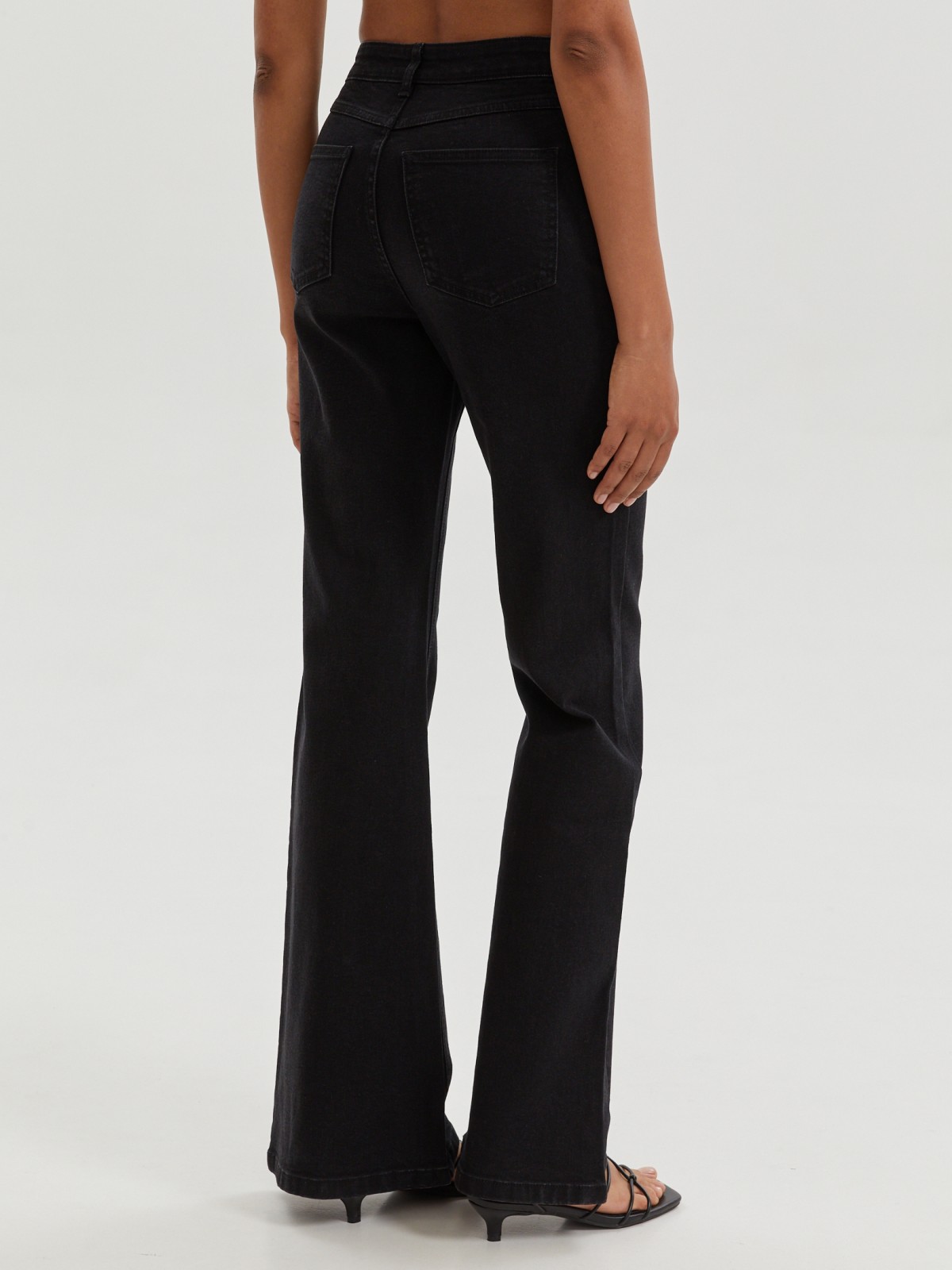 Джинсы силуэта Bootcut со средней посадкой