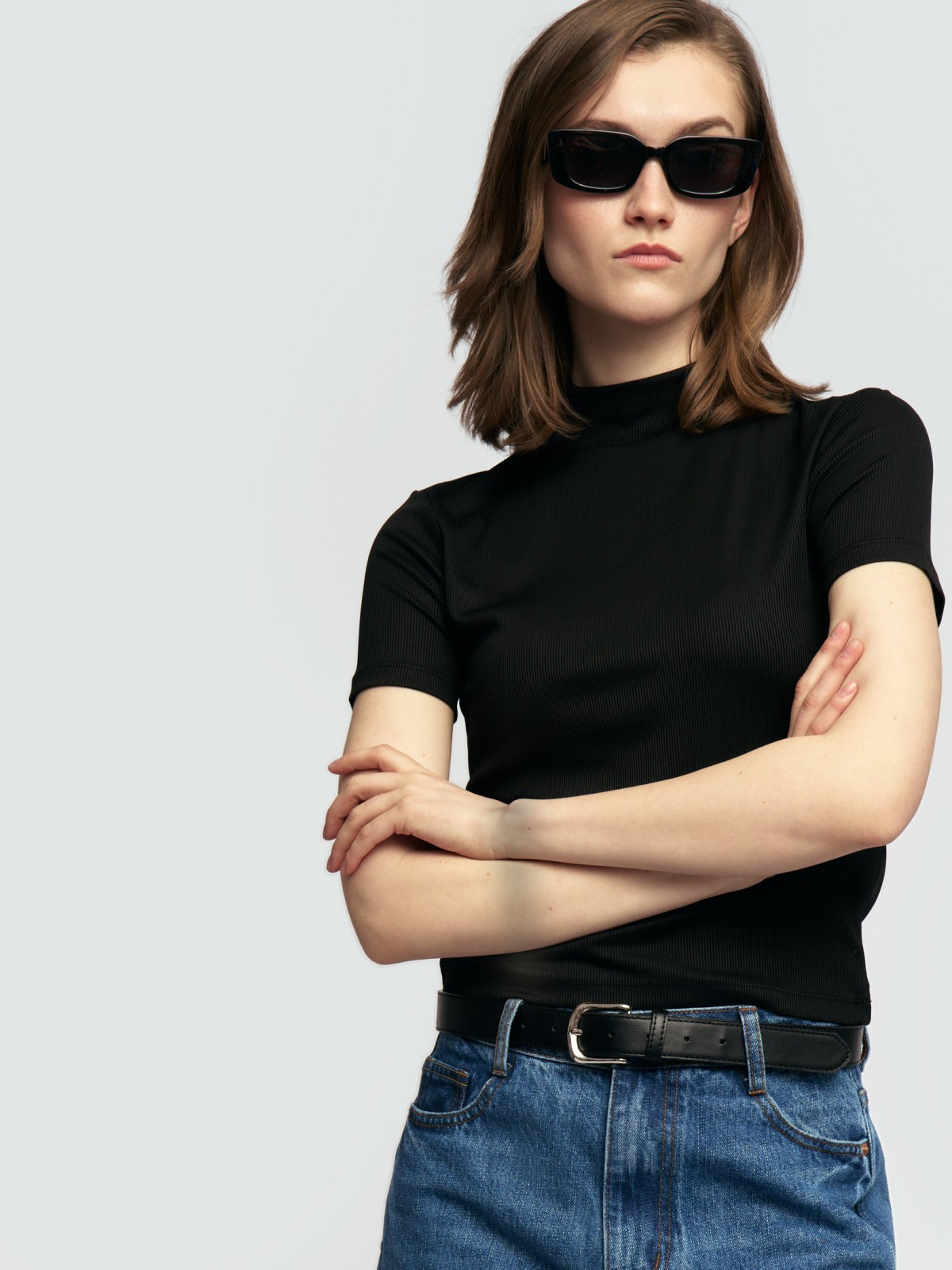 Трикотажный топ с горлом и коротким рукавом