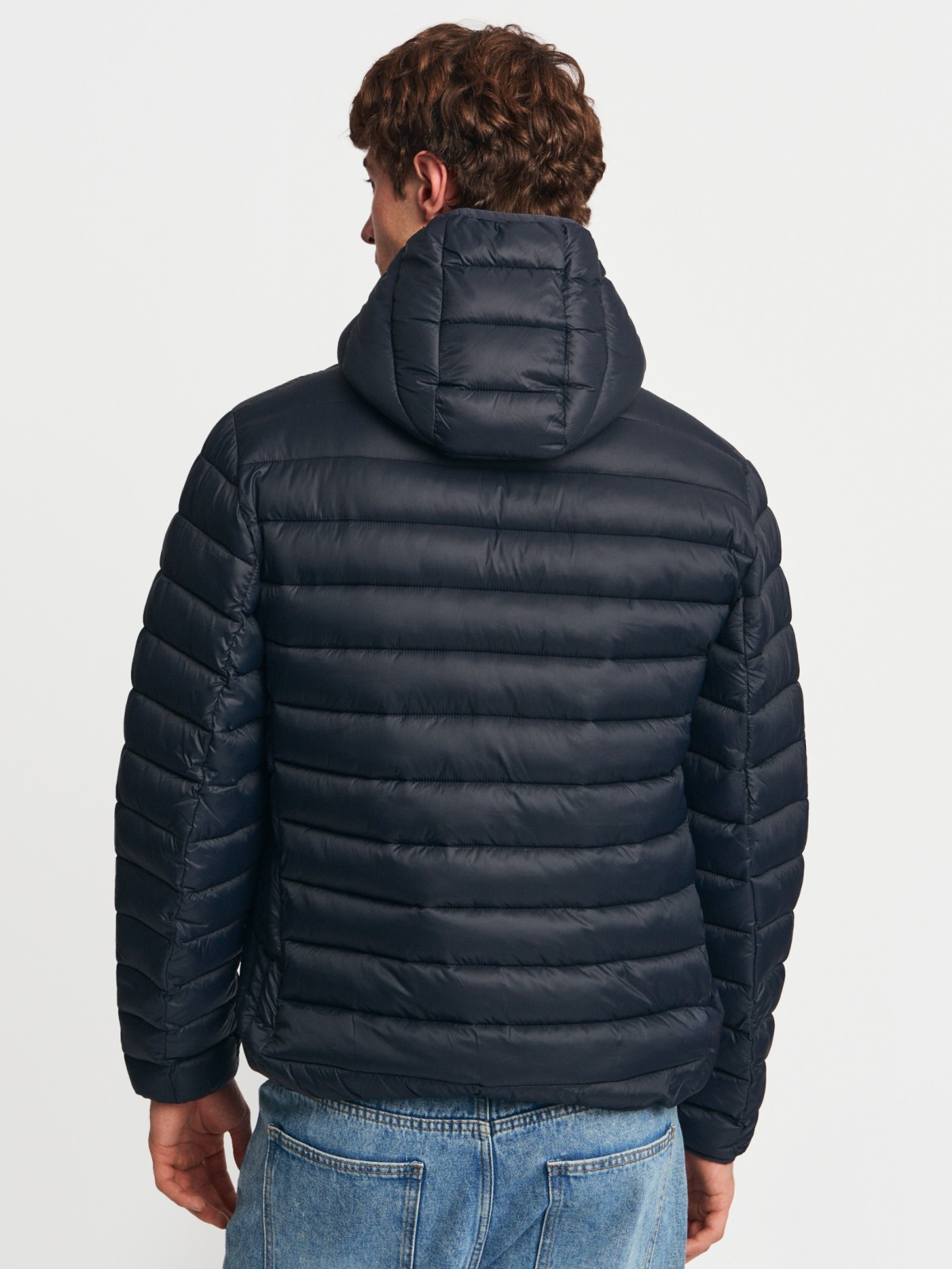 Утеплённая стёганая куртка на молнии с капюшоном