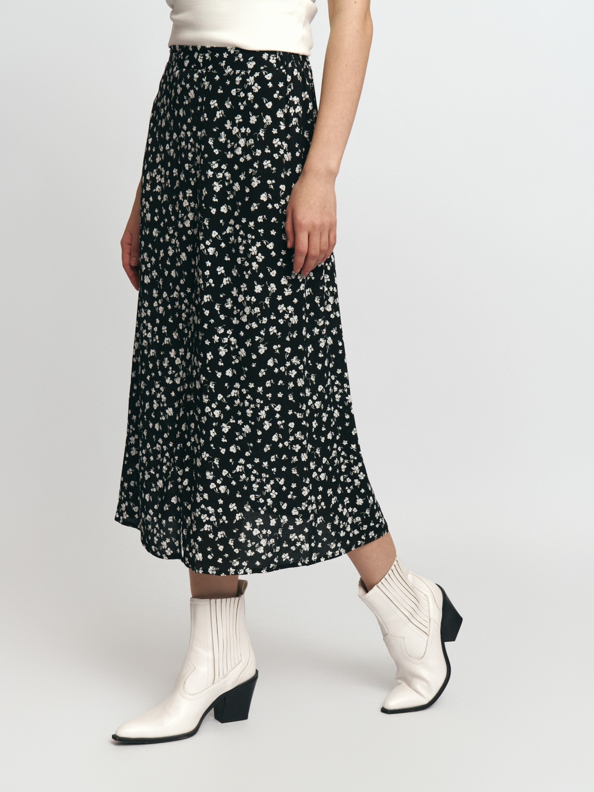 Юбка миди из вискозы на резинке с разрезом