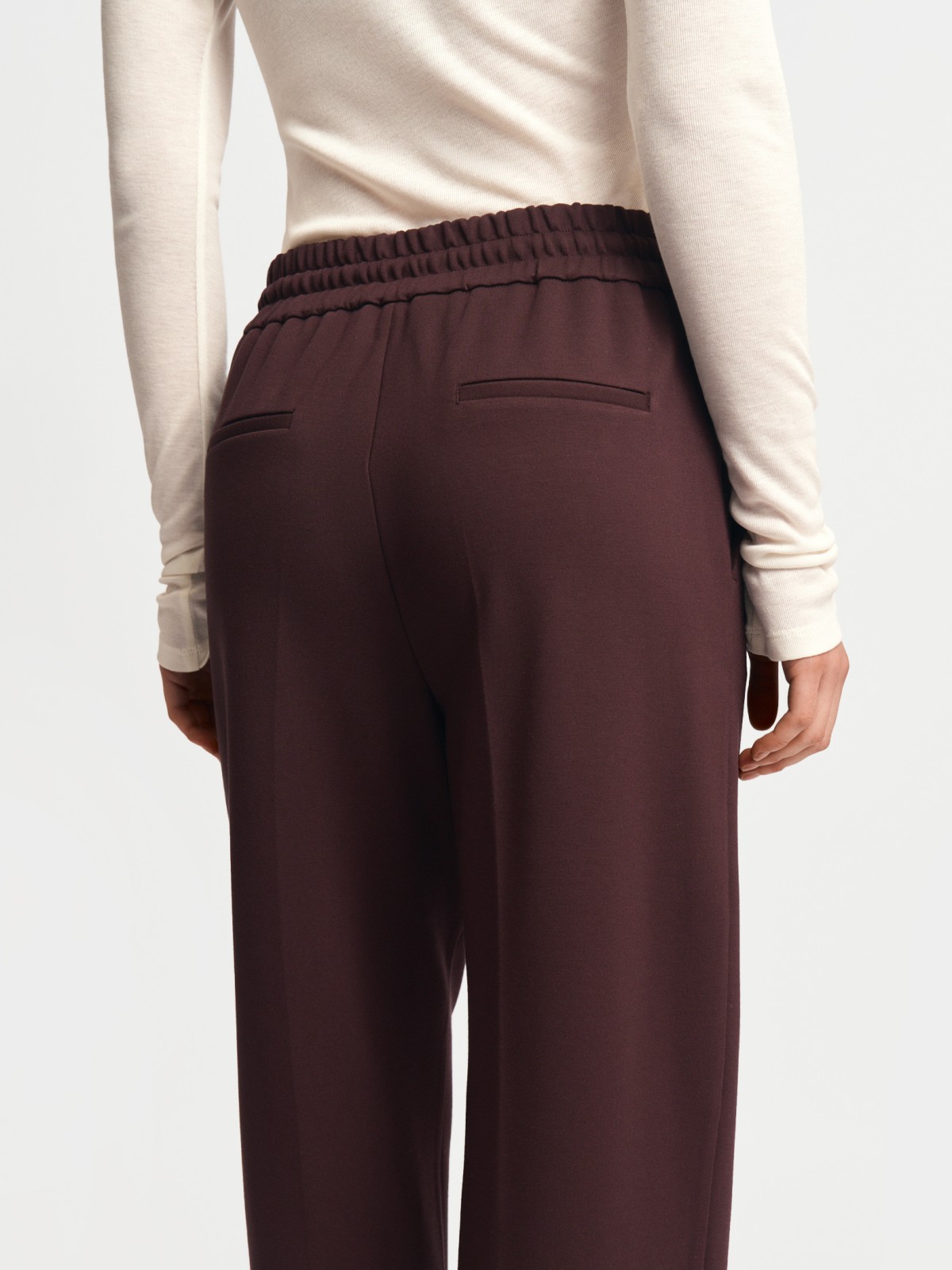 Брюки с поясом на резинке и стрелками