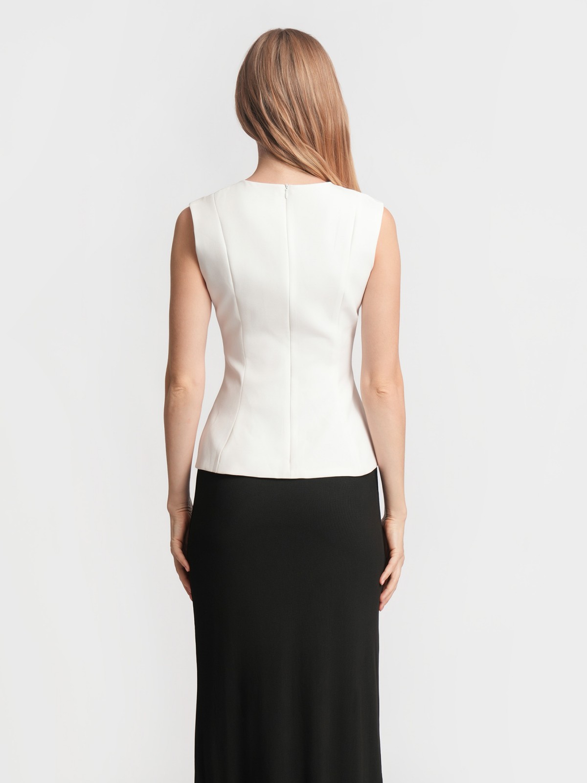 Блузка без рукавов